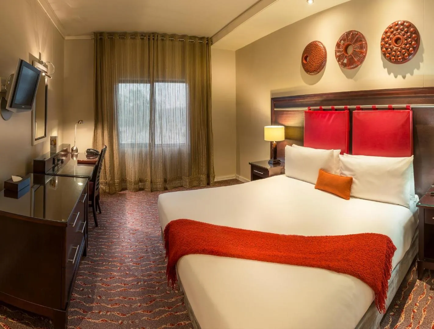 Bedroom, Bed in Mondior at Emperors Palace