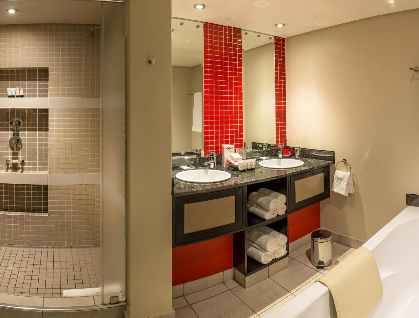 Bathroom, Bed in Mondior at Emperors Palace