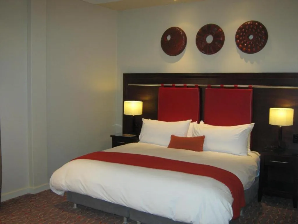 Bedroom, Bed in Mondior at Emperors Palace