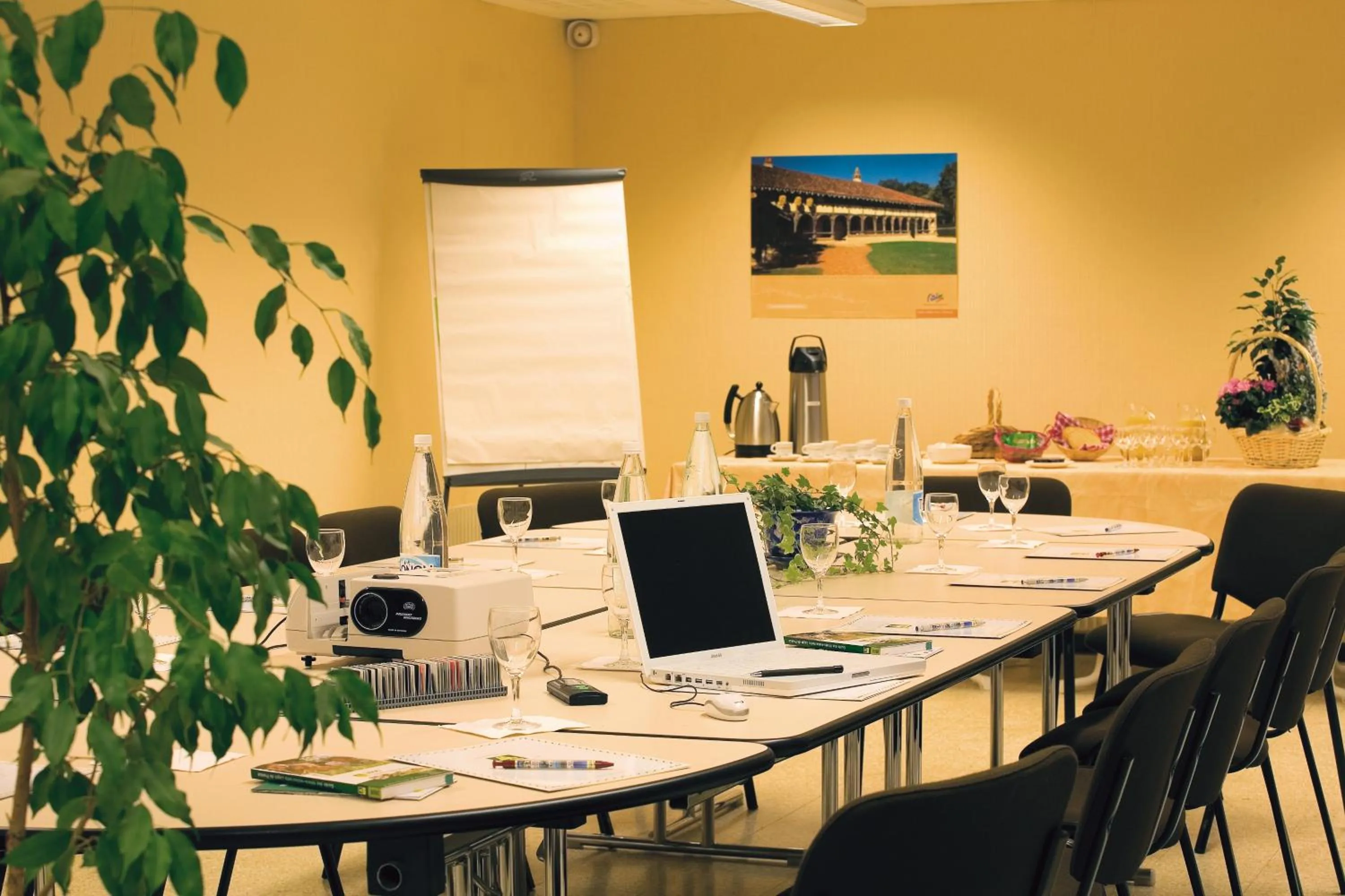 Meeting/conference room in Logis Hôtel La Petite Chaumière