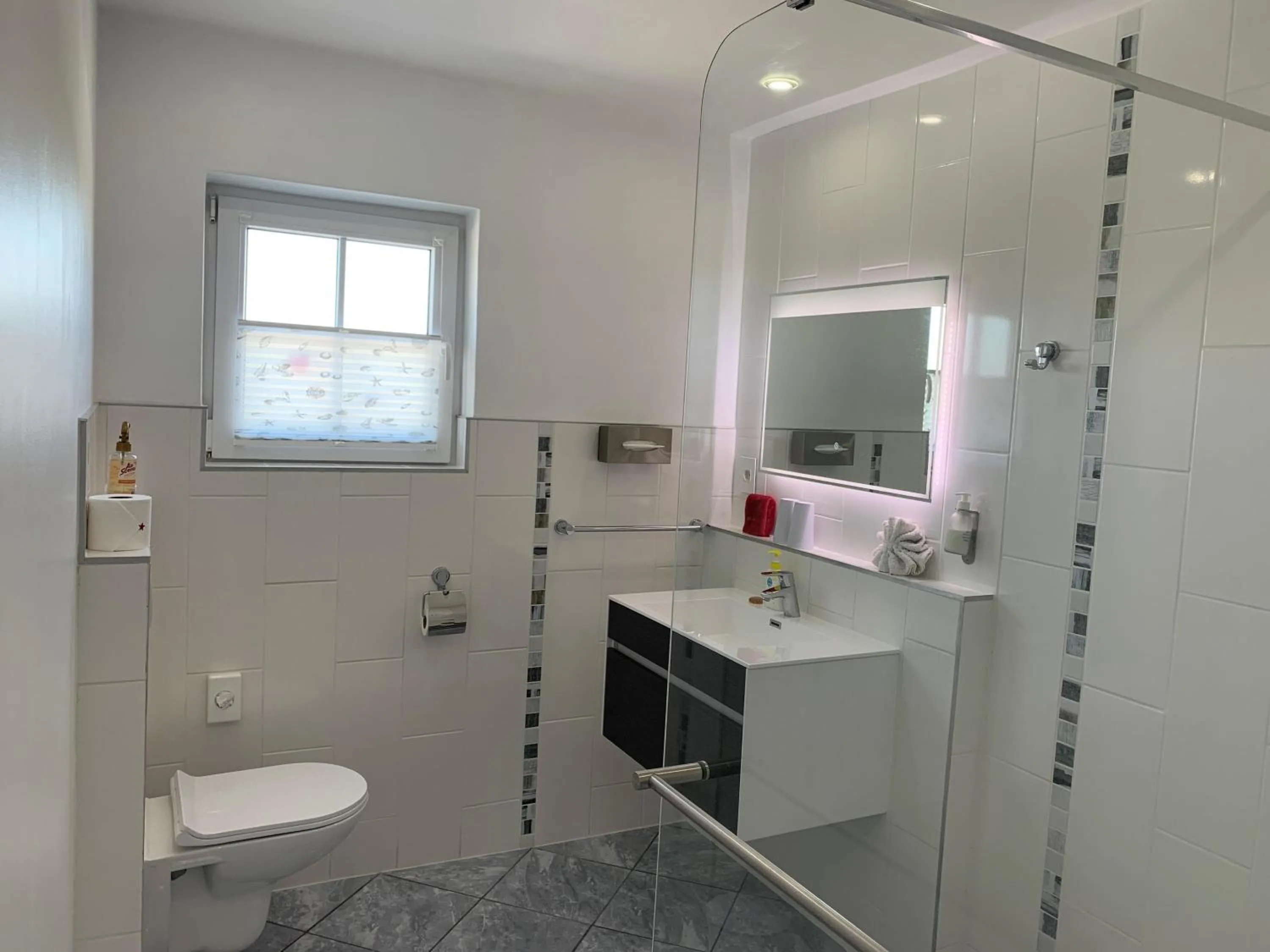 Bathroom in Farr Out Guest House