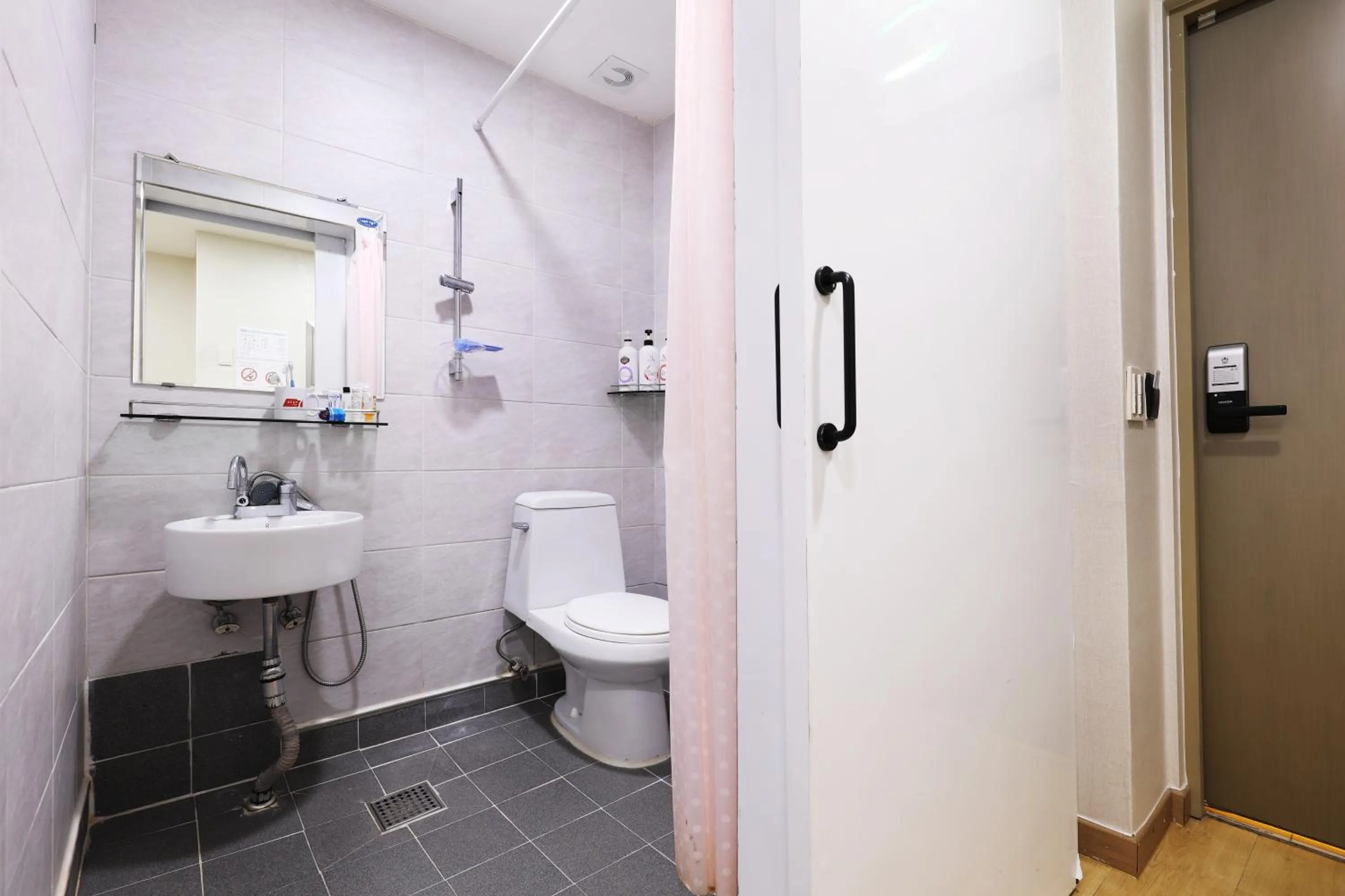 Toilet in STAY7 Myeongdong