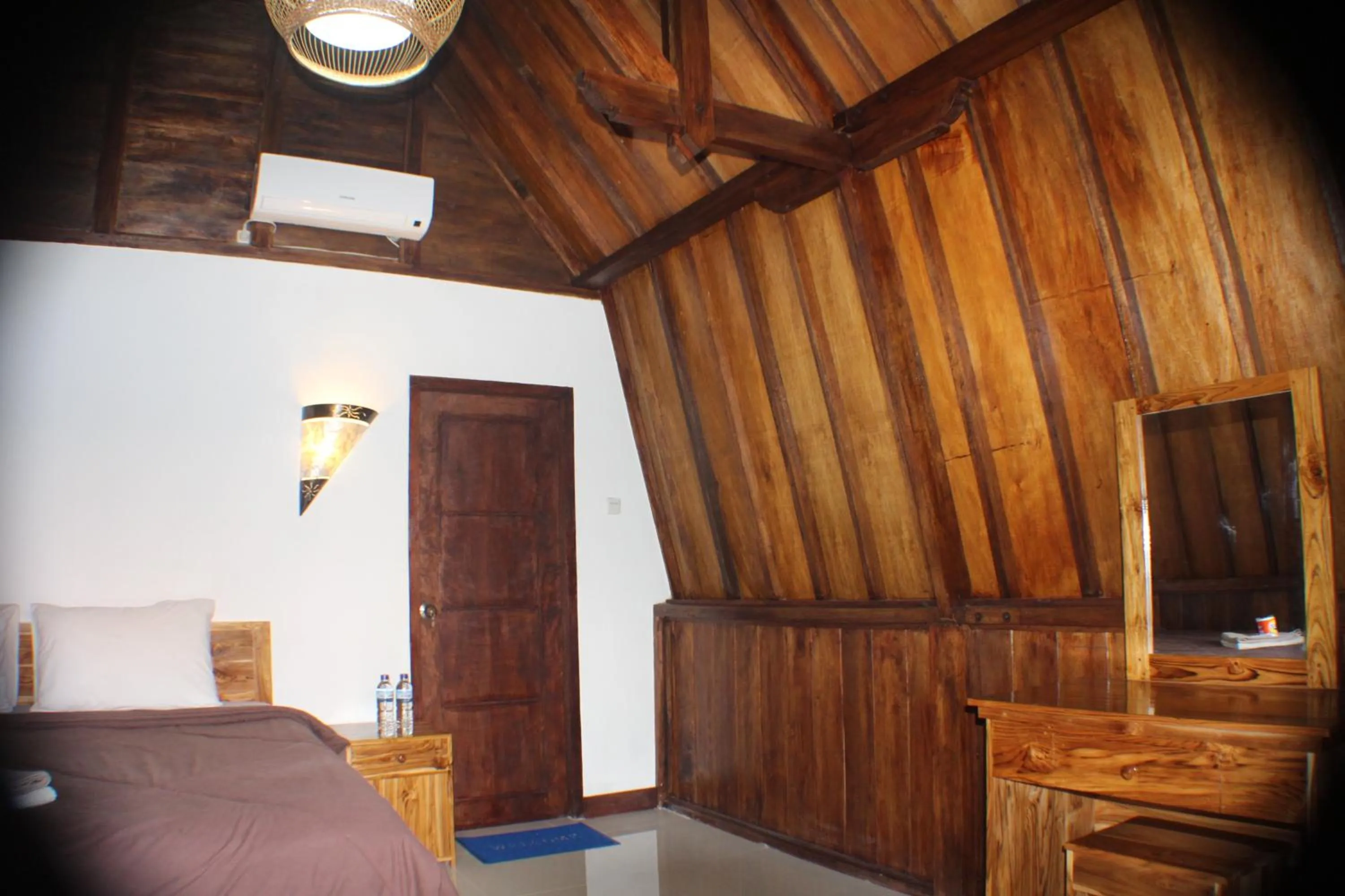 Decorative detail, Bed in Tri Putri Homestay