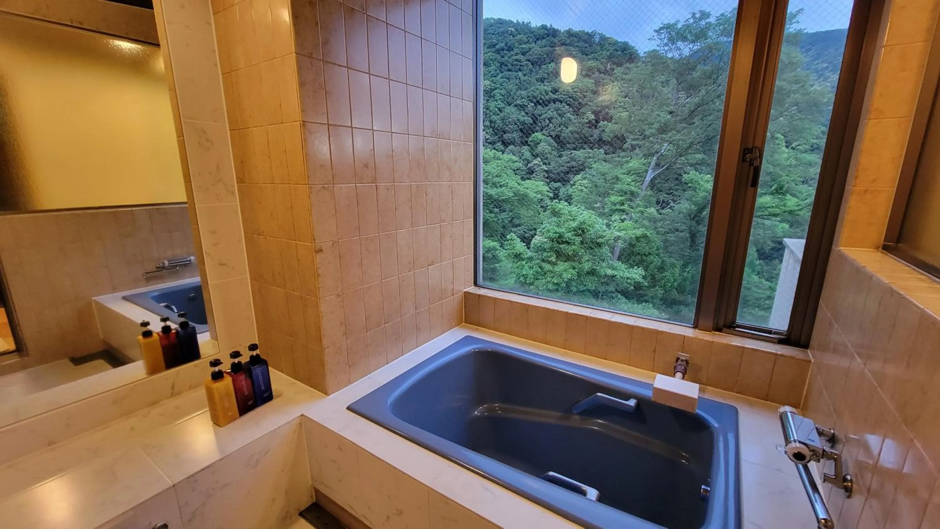 Shower in K's House Hostels - Hakone Yumoto Onsen