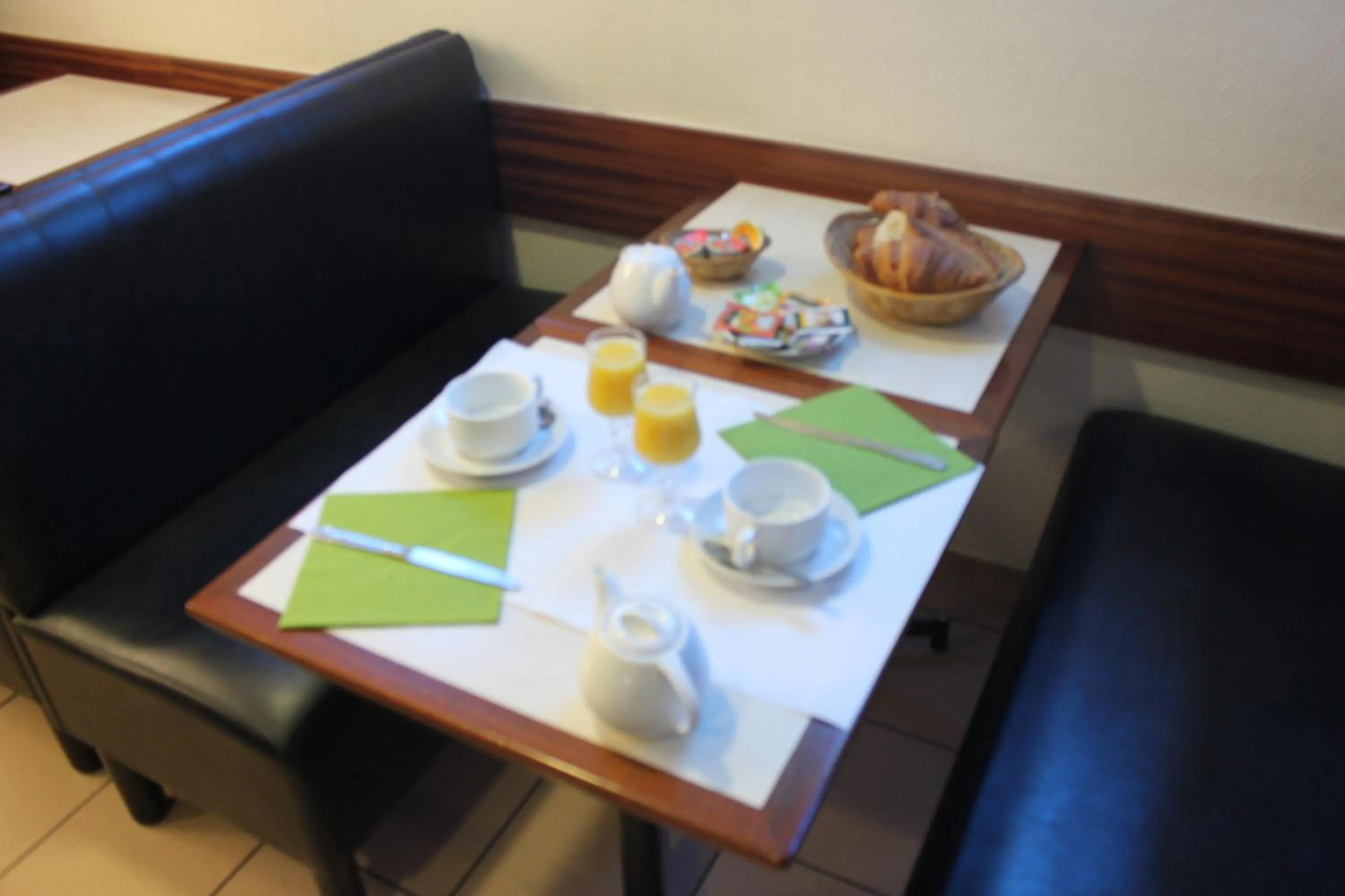 Restaurant/places to eat in Le Pasteur