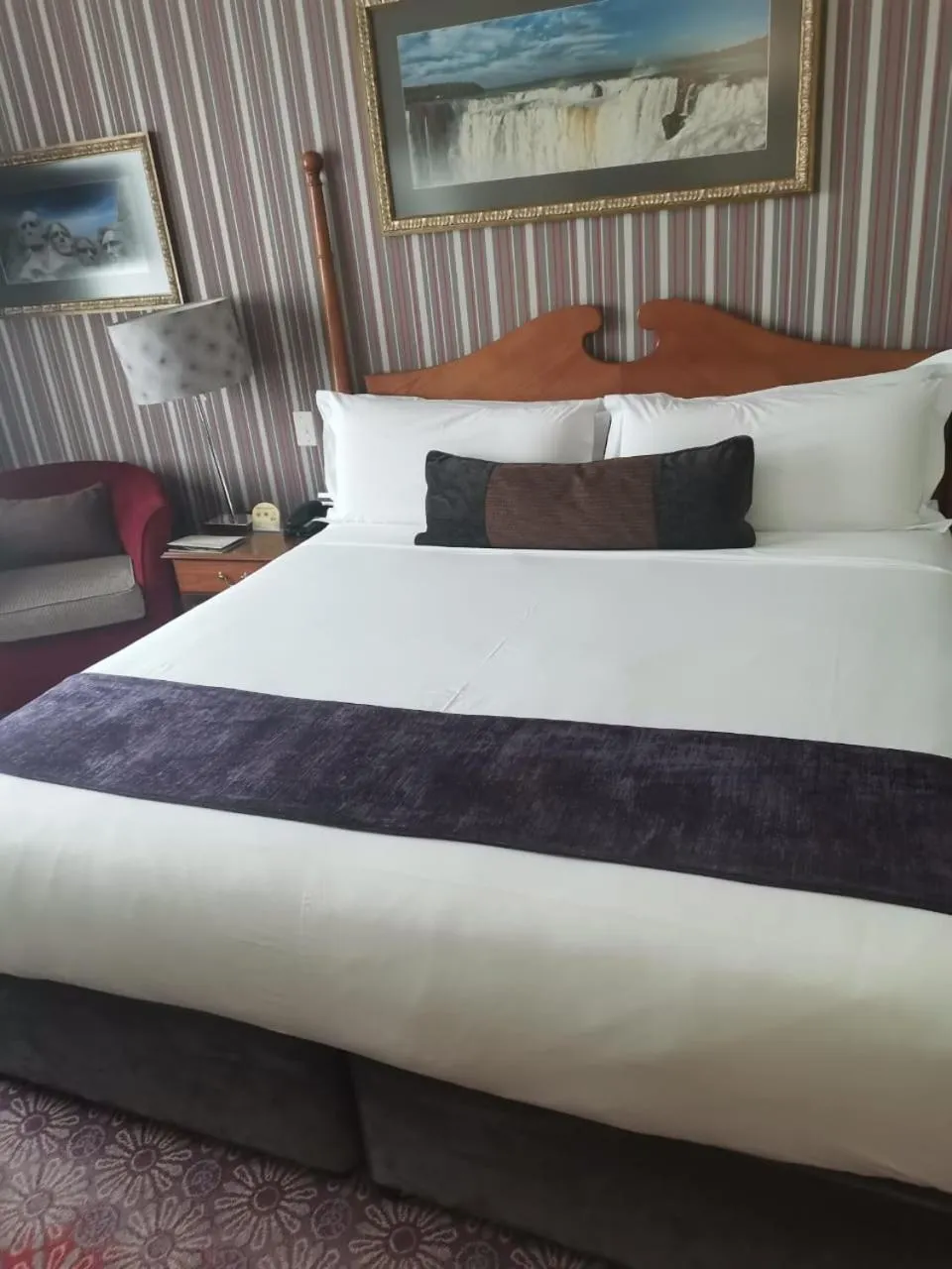 Bedroom, Bed in Walmont at Graceland