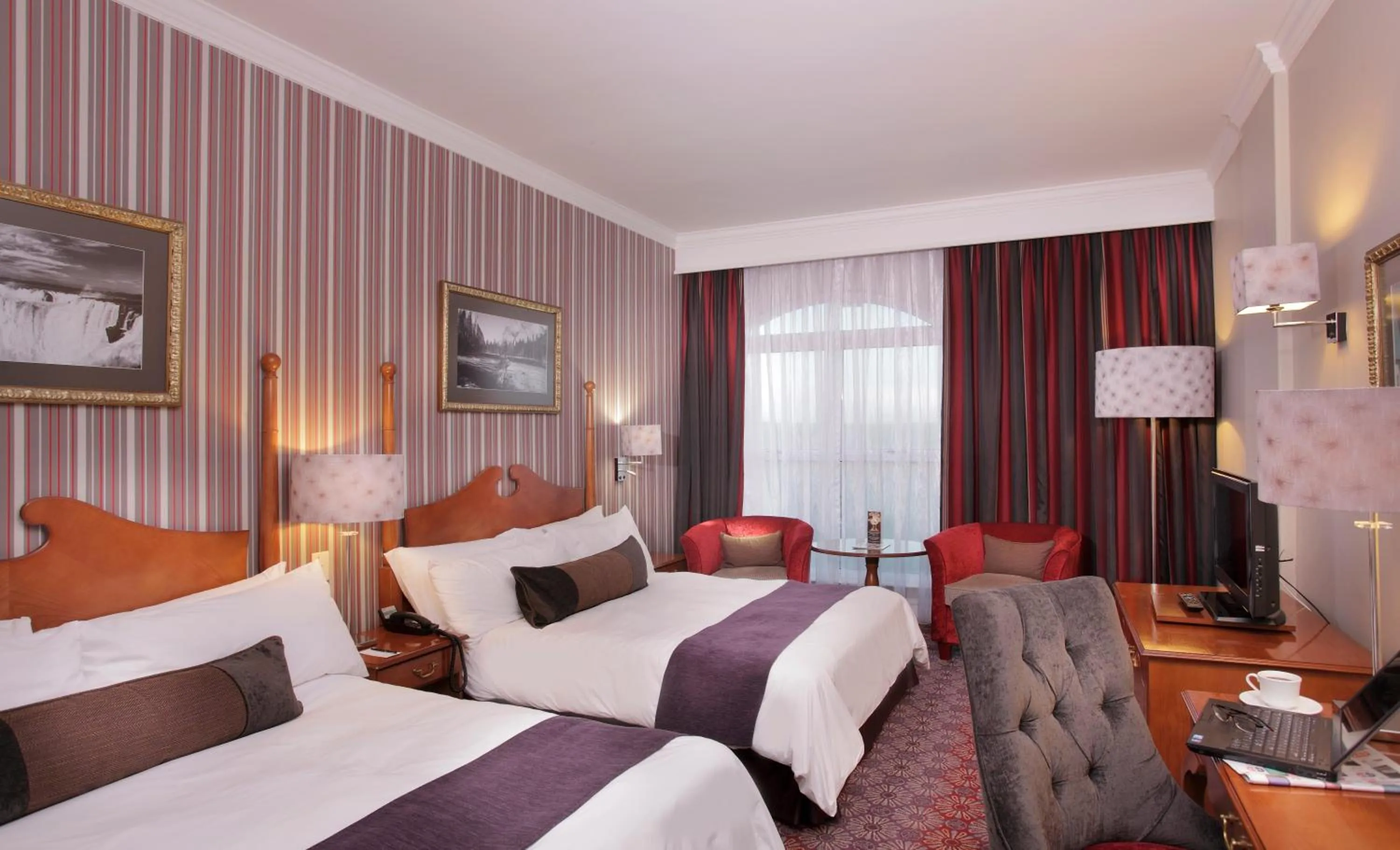 Day, Bed in Walmont at Graceland