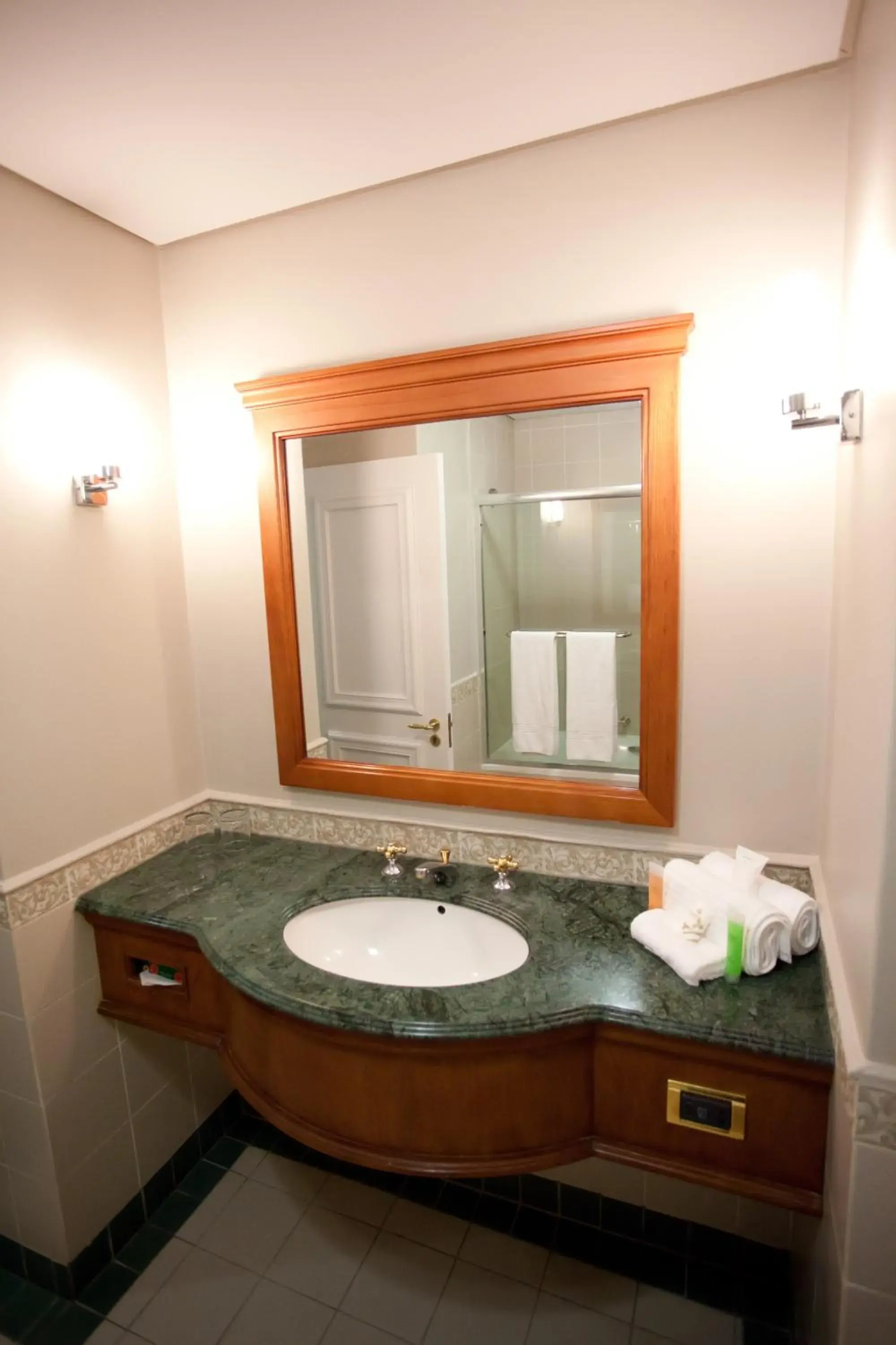 Classic Twin Room in Walmont at Graceland Classic Twin Room in Walmont at Graceland