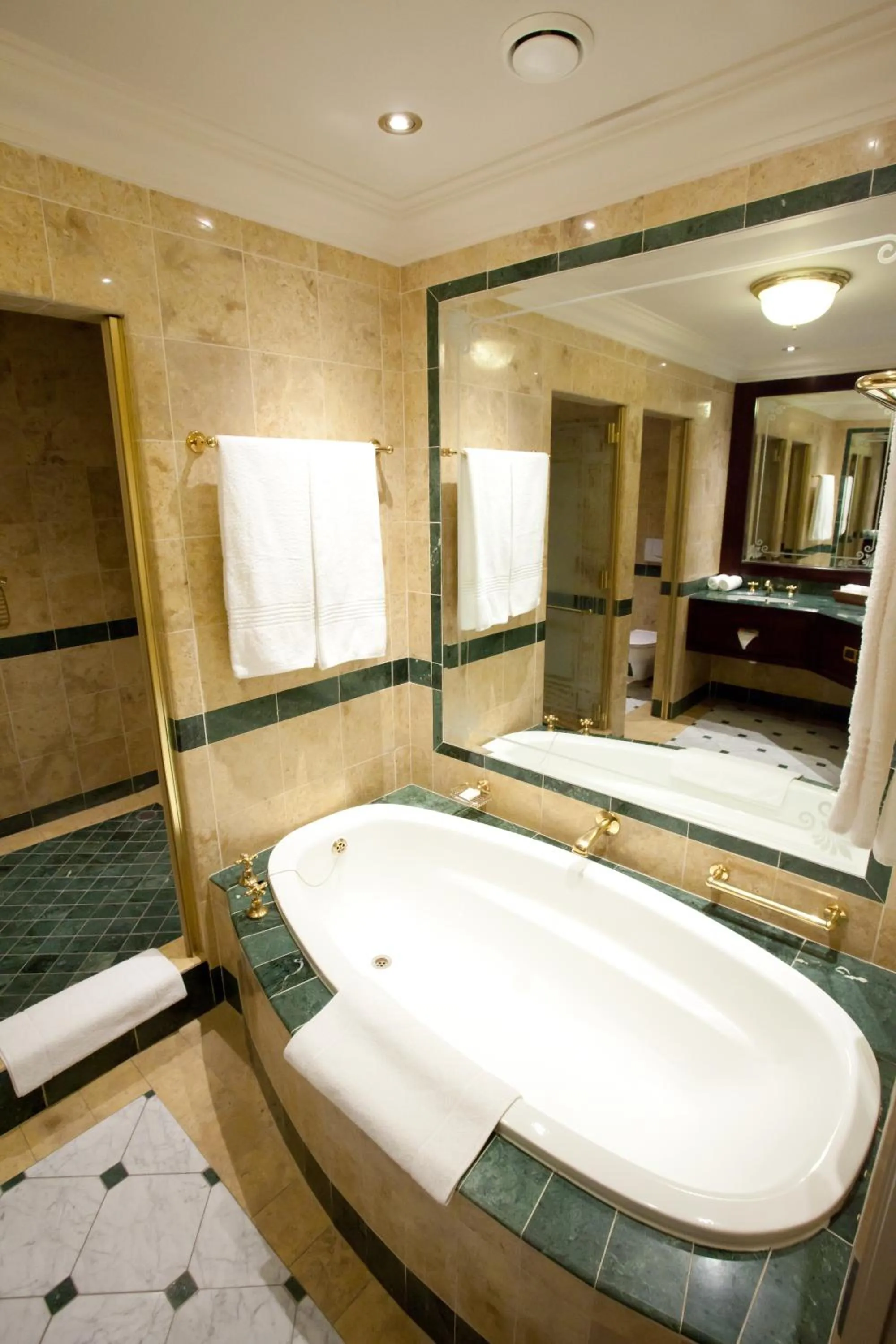 Toilet, Bed in Walmont at Graceland