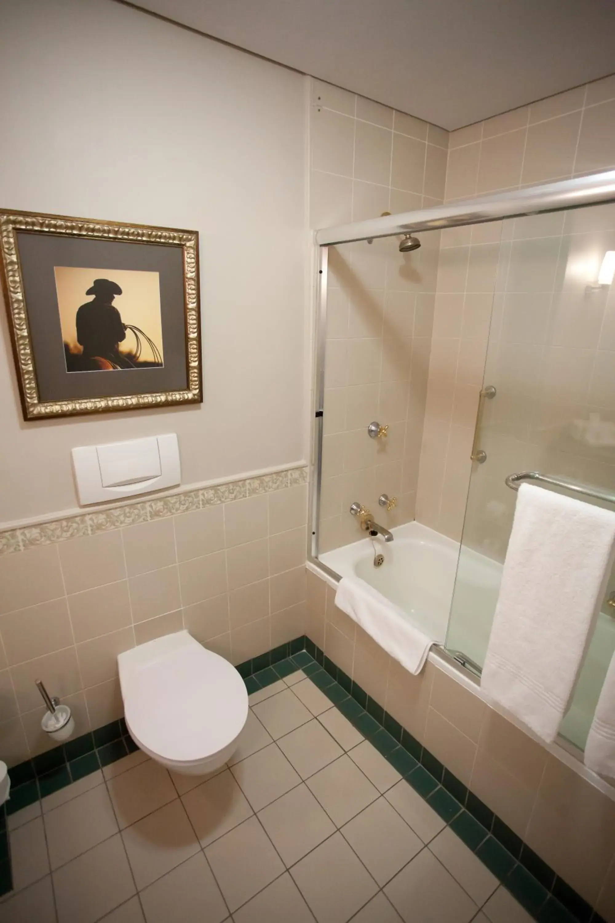 Deluxe King Room in Walmont at Graceland Deluxe King Room in Walmont at Graceland