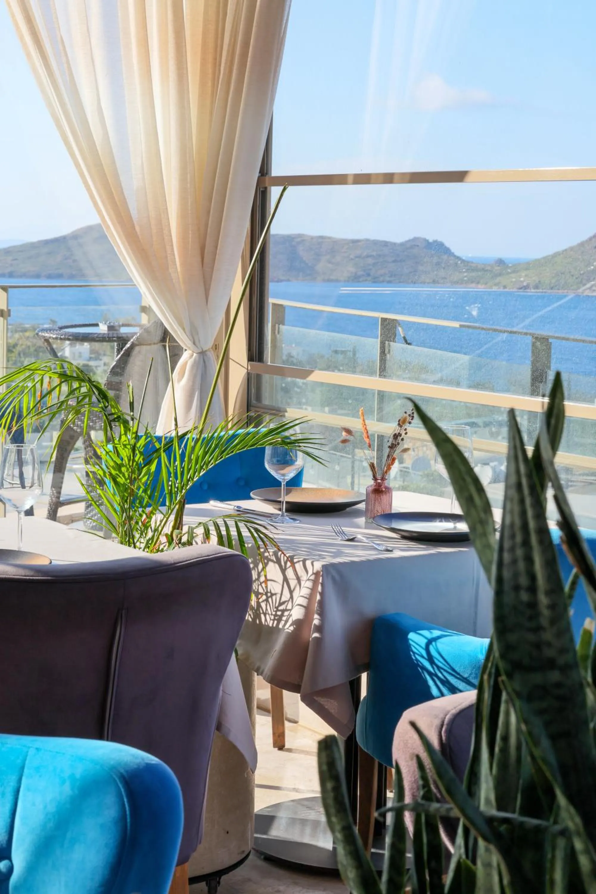 Restaurant/places to eat in Spektr Boutique Hotel Yalikavak