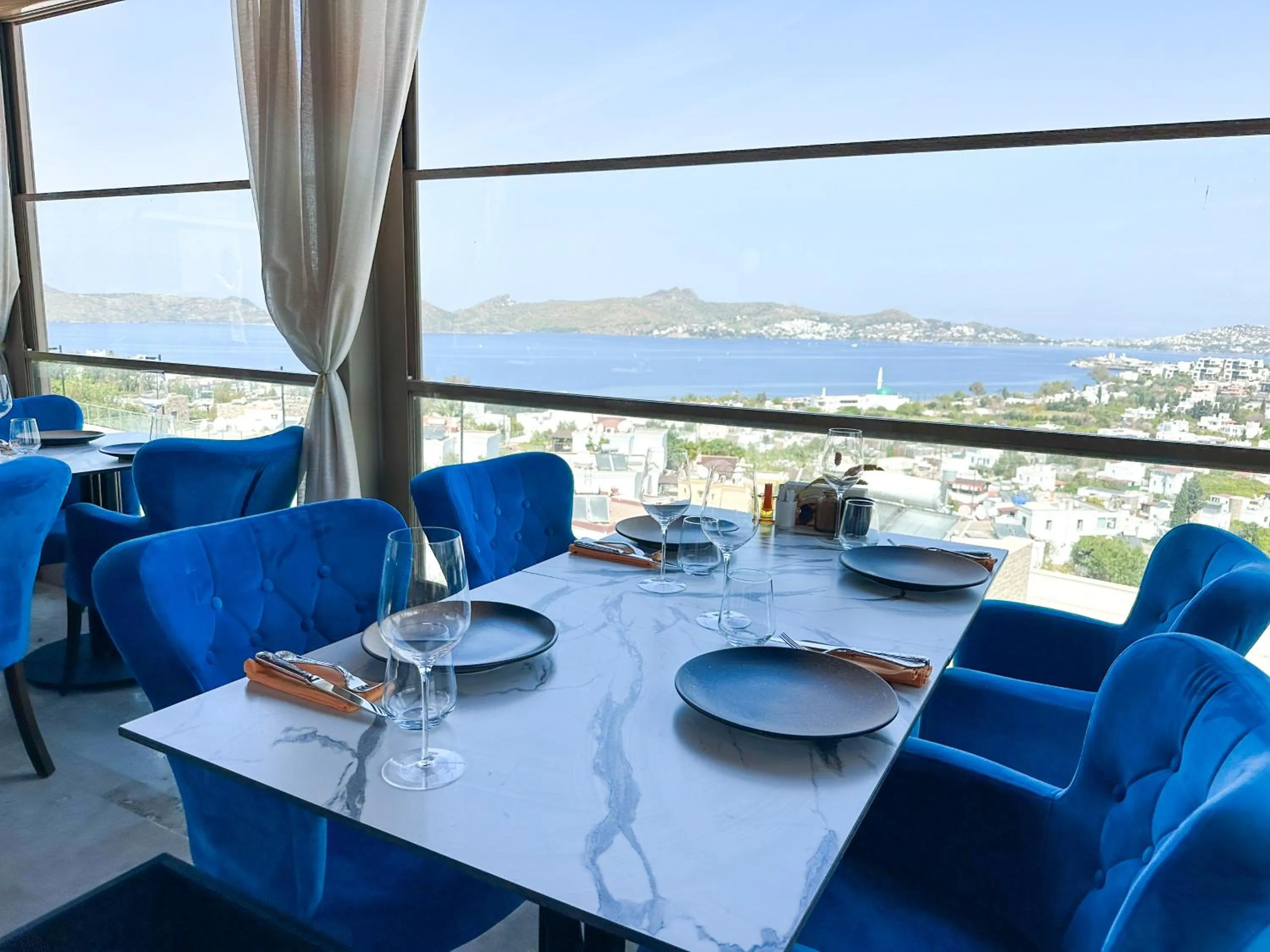 Restaurant/places to eat in Spektr Boutique Hotel Yalikavak