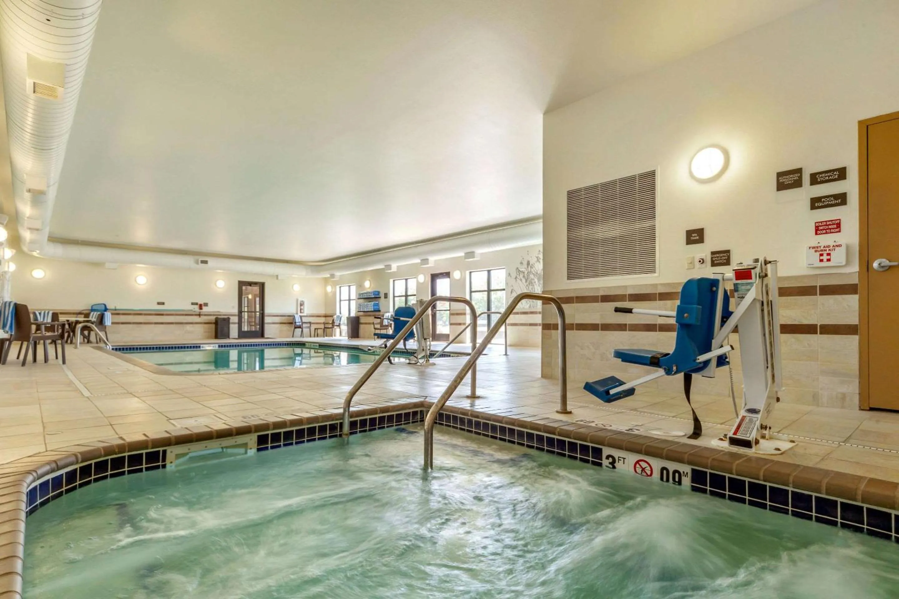 Swimming pool in Sleep Inn & Suites Lincoln University Area