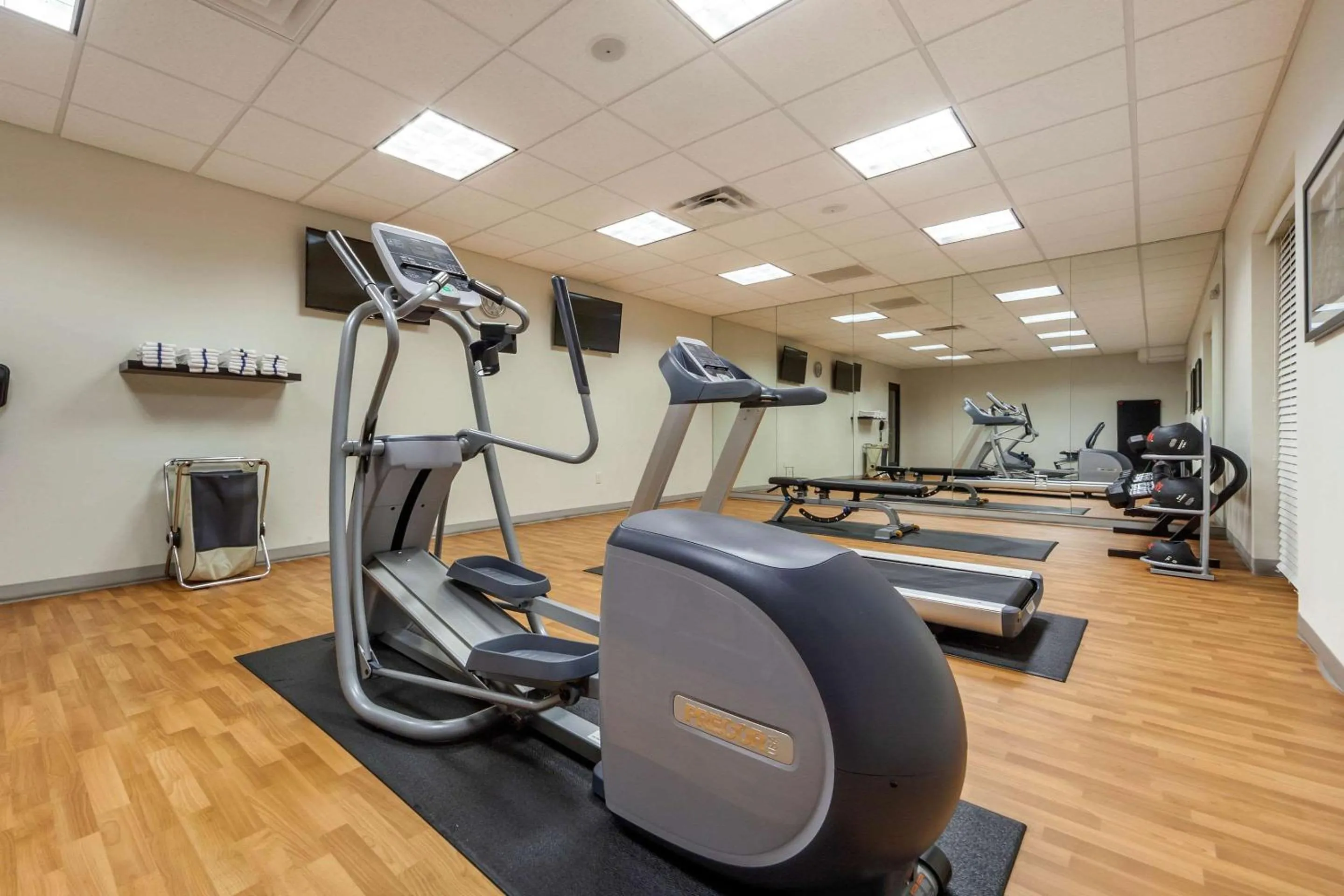 Fitness centre/facilities in MainStay Suites Lincoln University Area