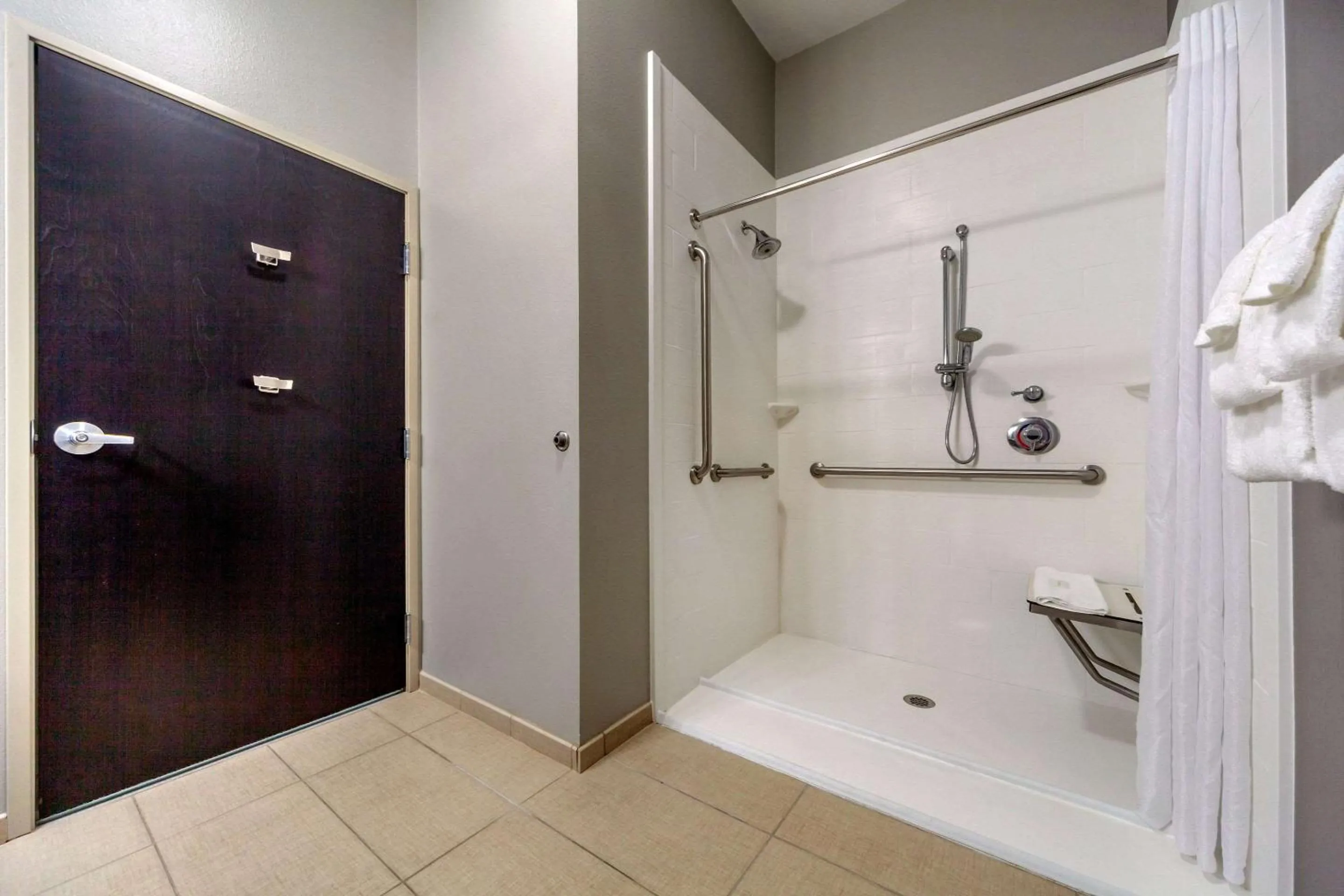 Bedroom in MainStay Suites Lincoln University Area