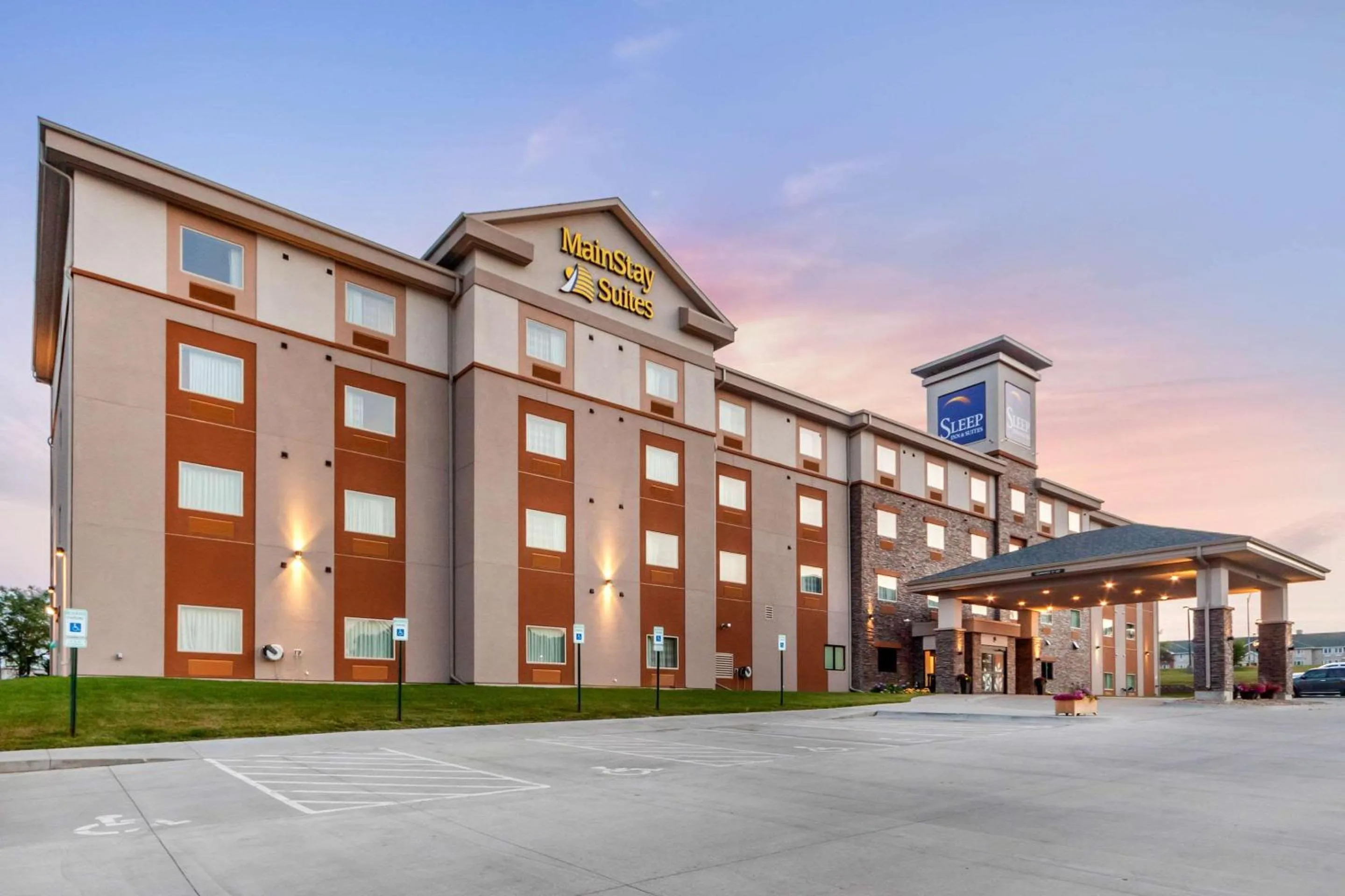 Property building in MainStay Suites Lincoln University Area