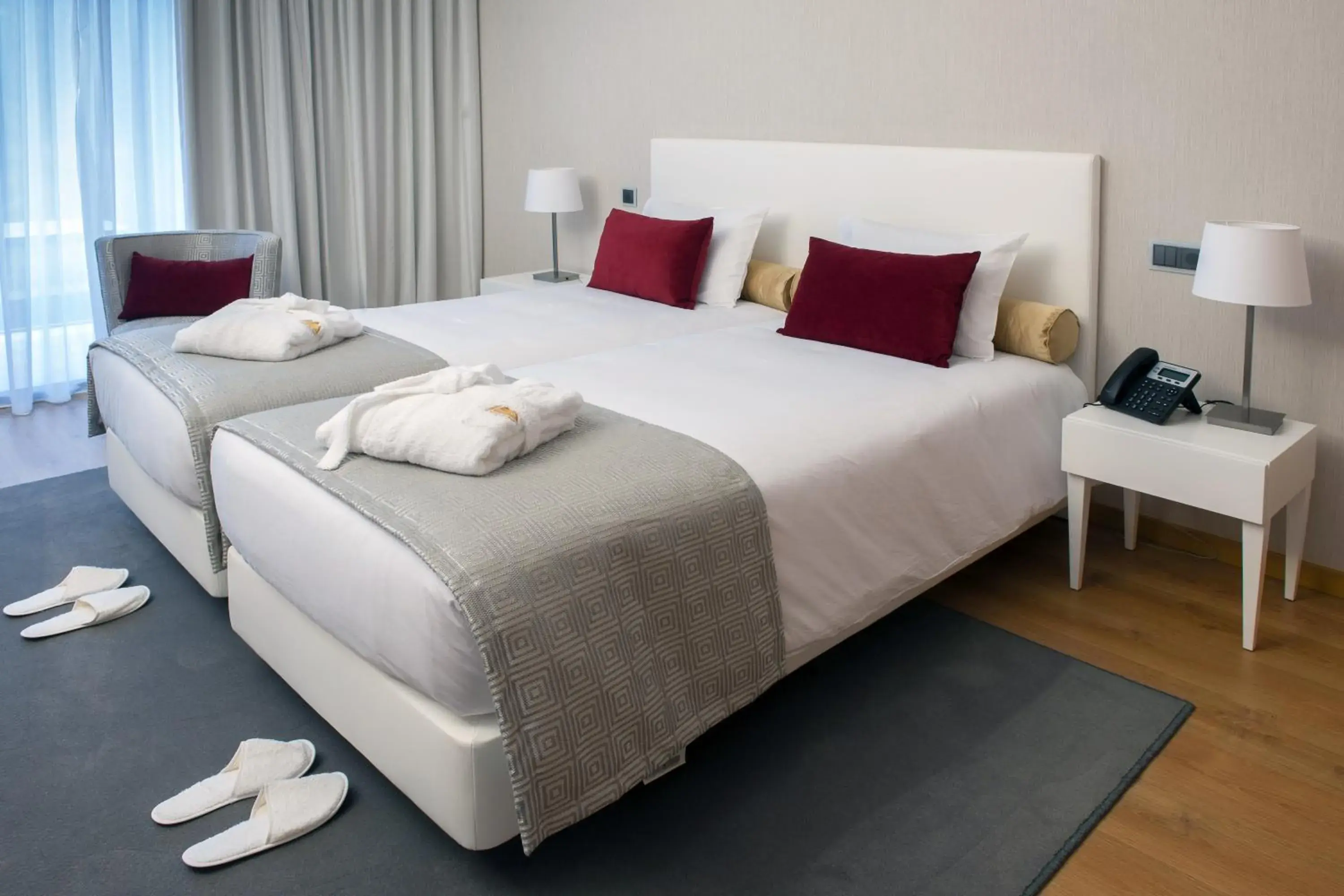 Twin Room with Balcony - single occupancy in Hotel Parque Serra da Lousã Twin Room with Balcony - single occupancy in Hotel Parque Serra da Lousã