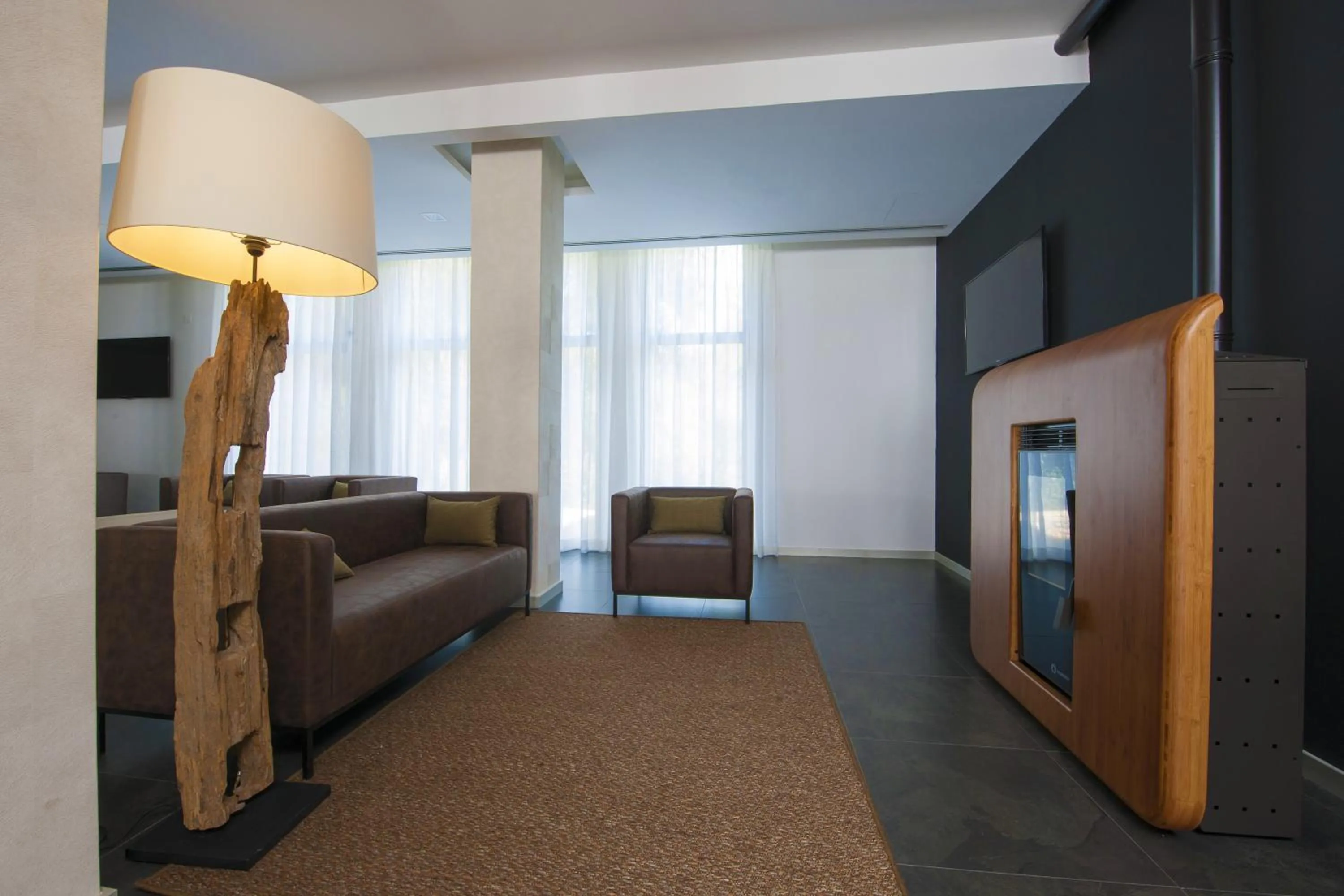 Communal lounge/ TV room, Bed in Hotel Parque Serra da Lousã