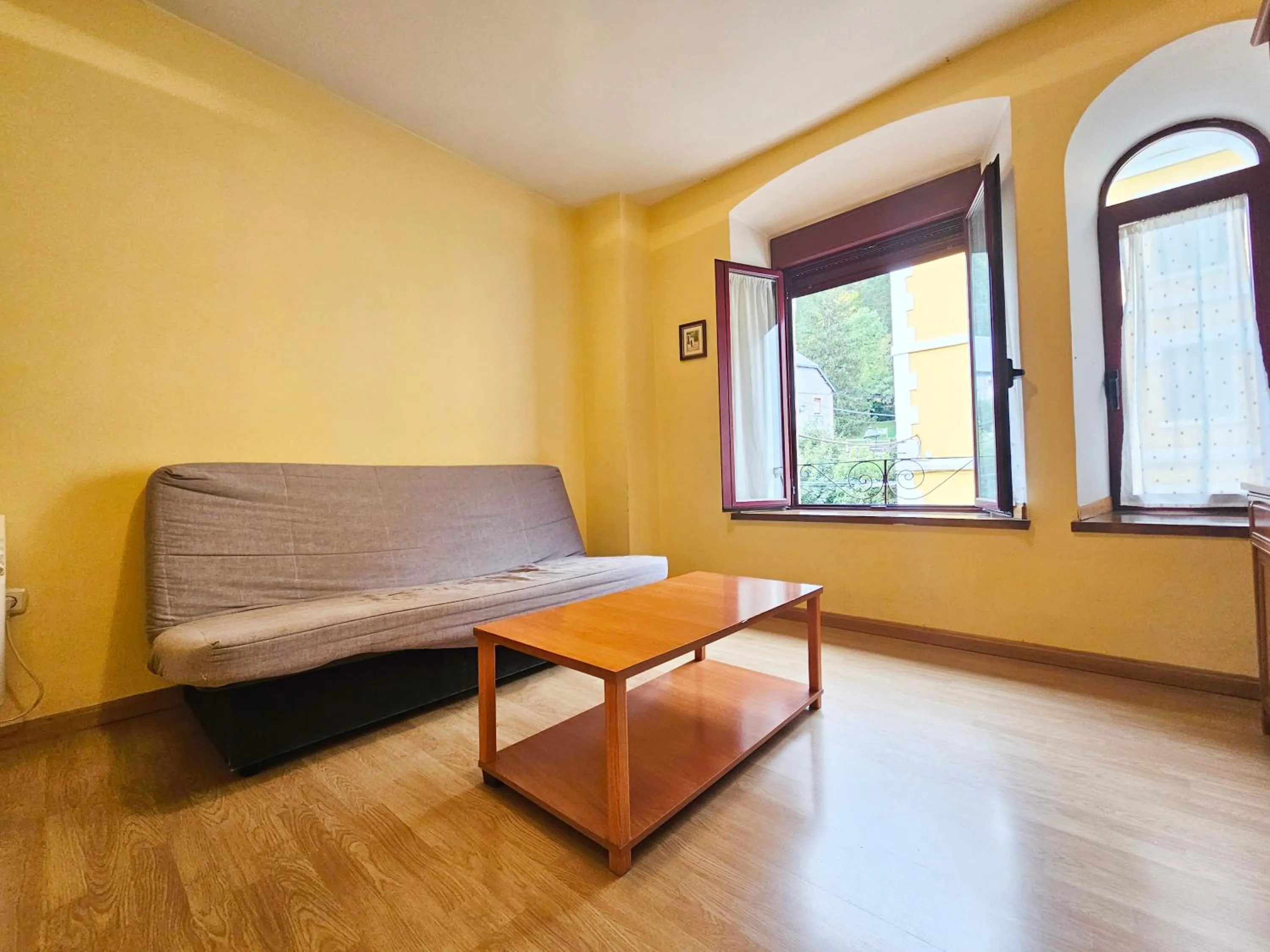 Living room, Bed in Apartamentos Canfranc 3000