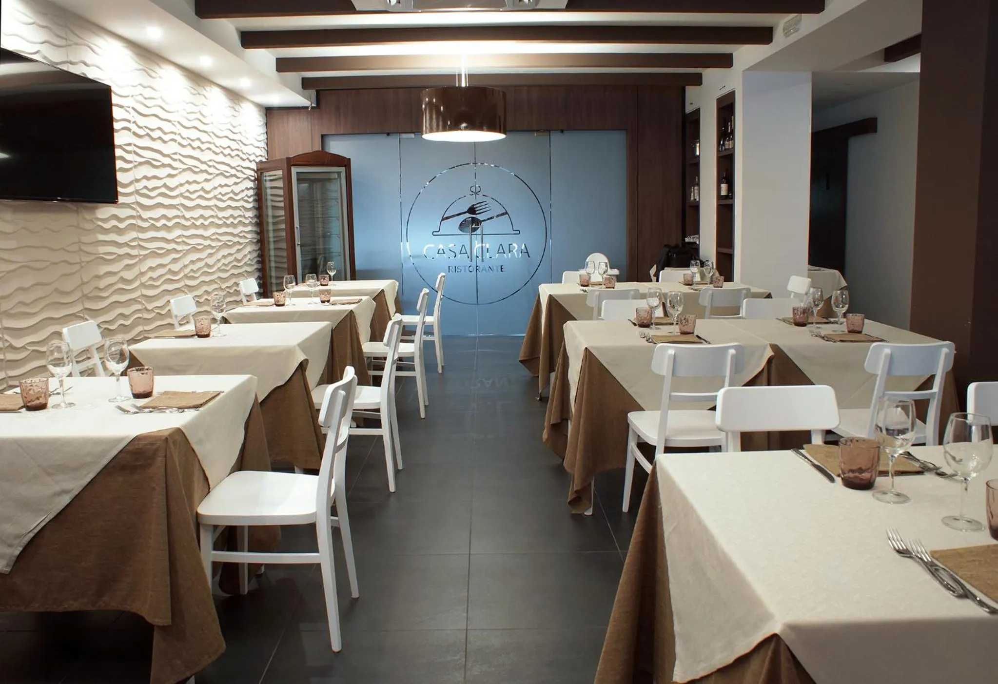 Restaurant/places to eat in Hotel Leopardi