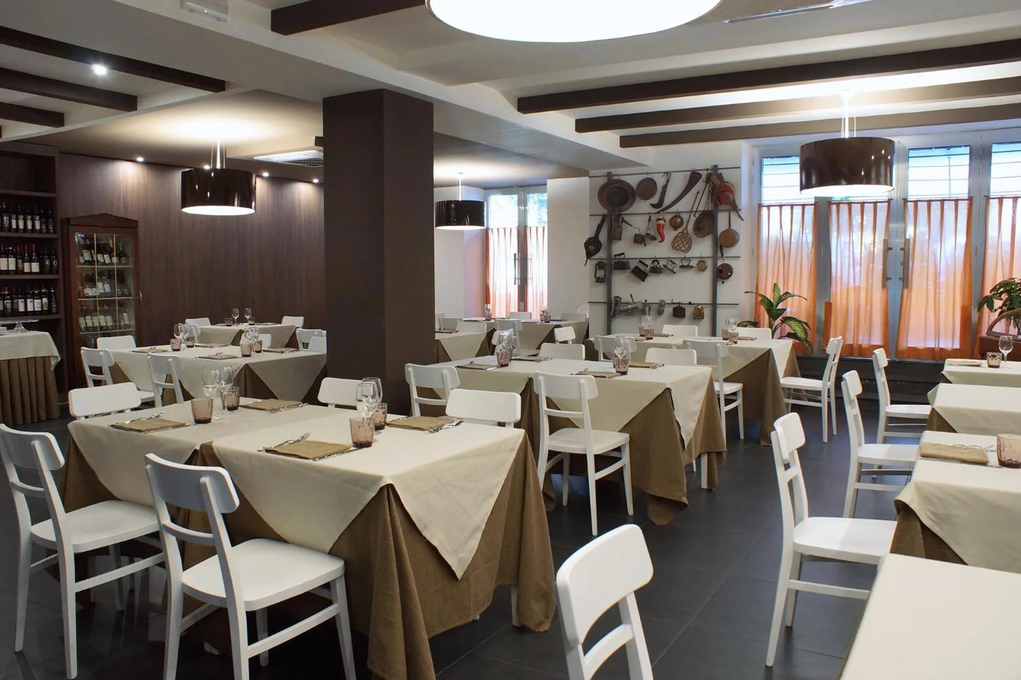 Restaurant/places to eat in Hotel Leopardi