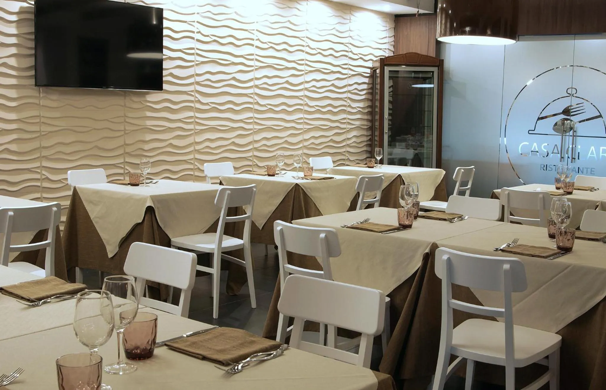 Restaurant/places to eat in Hotel Leopardi