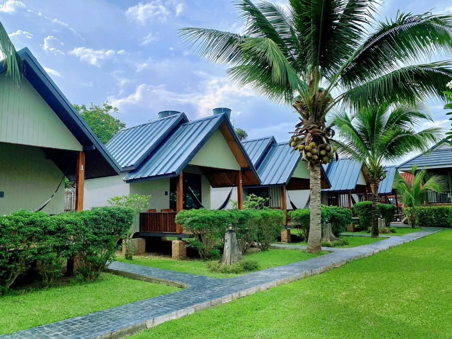 Property building in Pai Nam Now