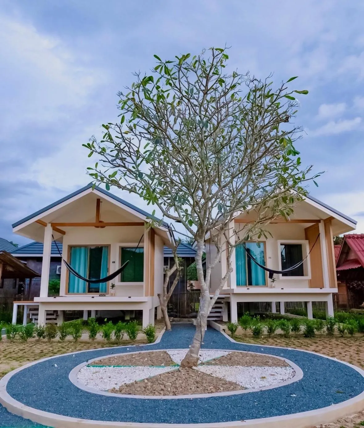 Property building in Pai Nam Now