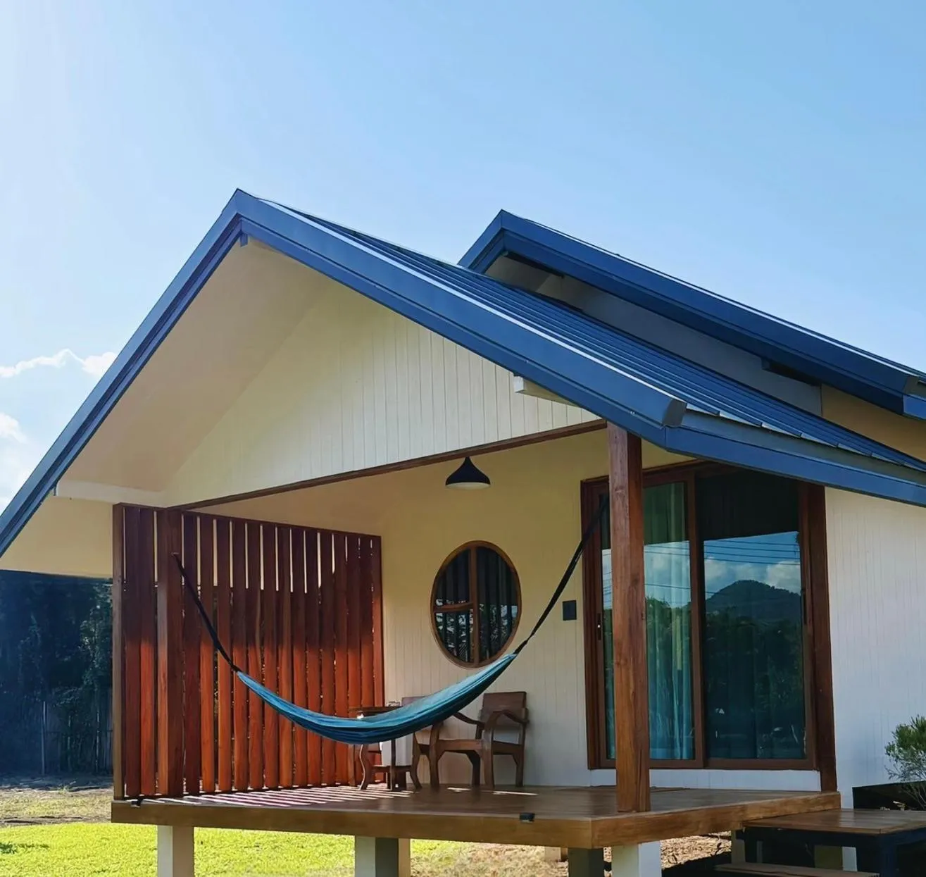 Photo of the whole room in Pai Nam Now