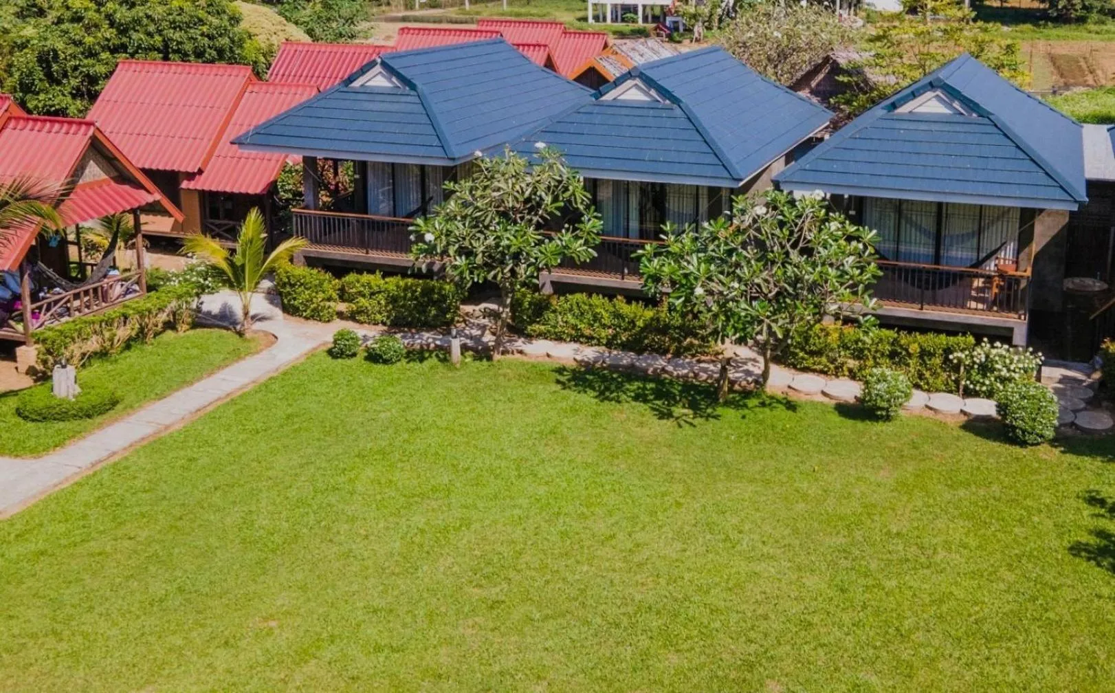 Property building in Pai Nam Now