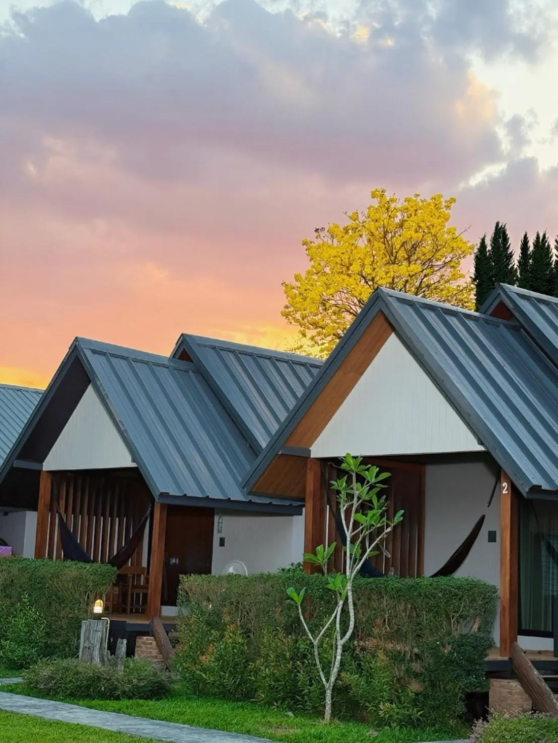 Property building in Pai Nam Now