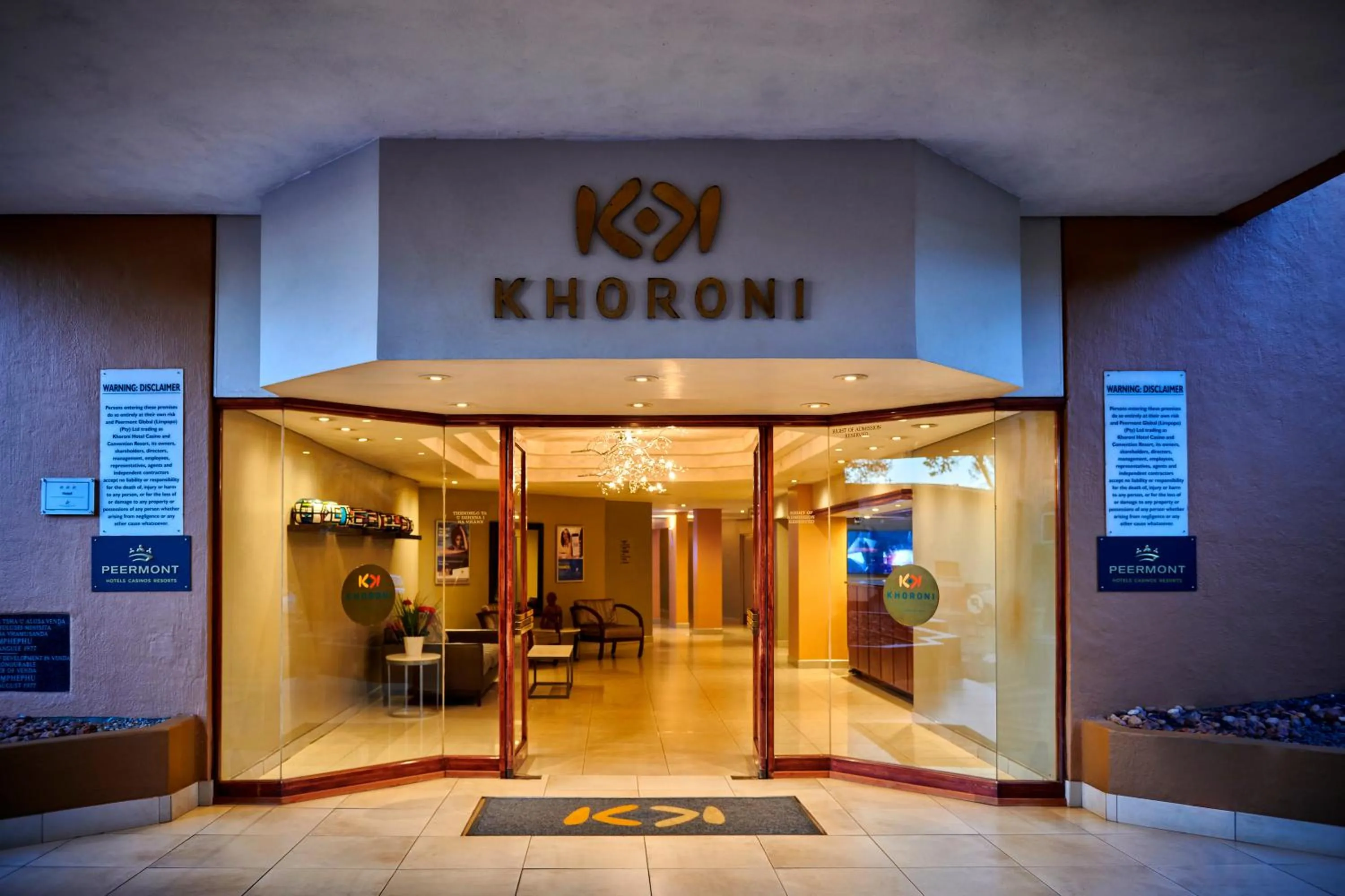 Facade/entrance in Metcourt at Khoroni