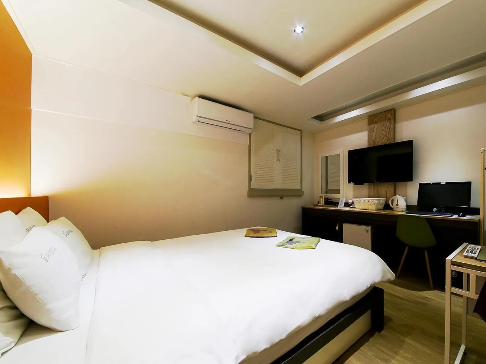 Bed in Jeonju Jawoori Hotel