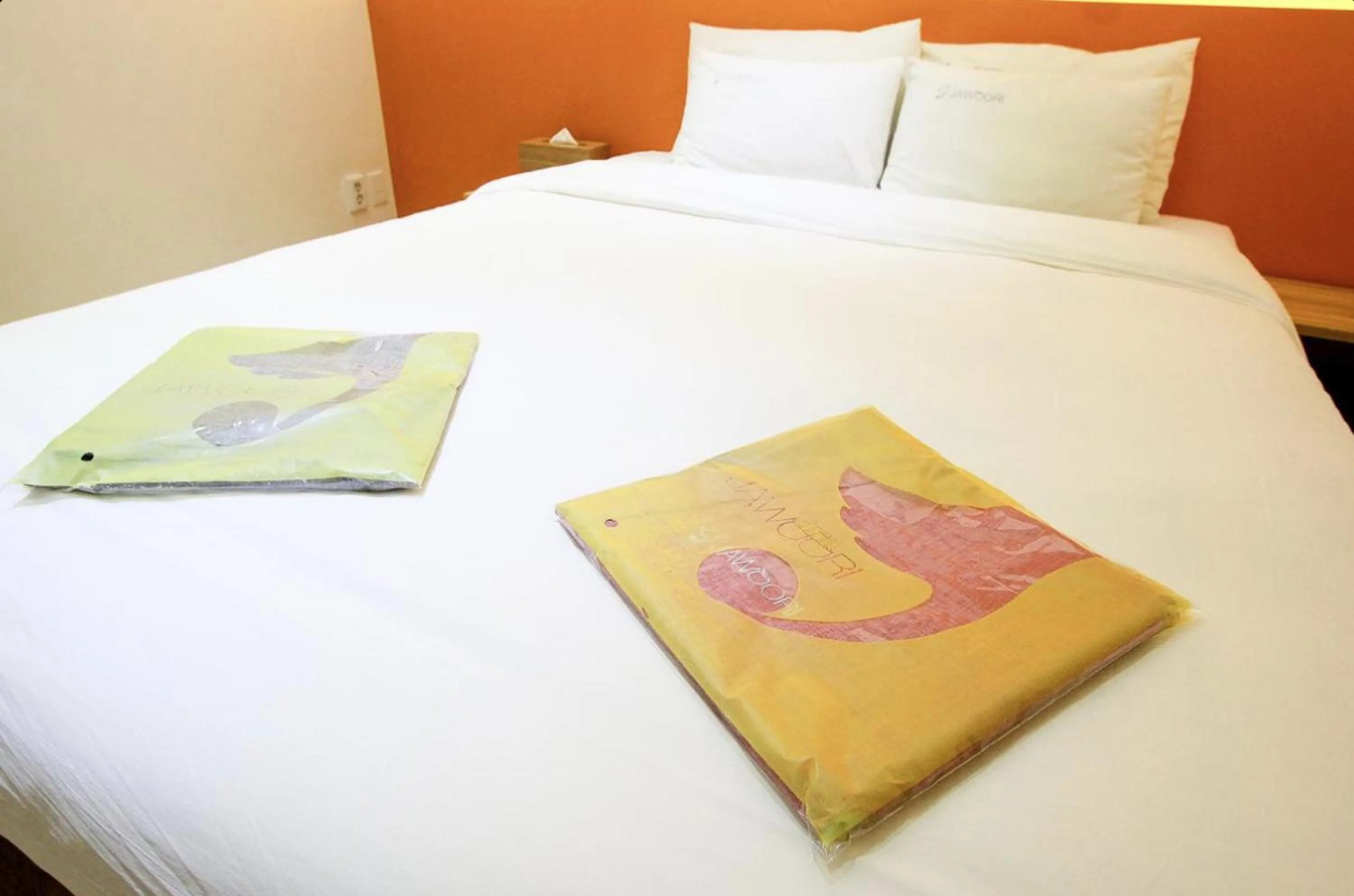 Bed in Jeonju Jawoori Hotel