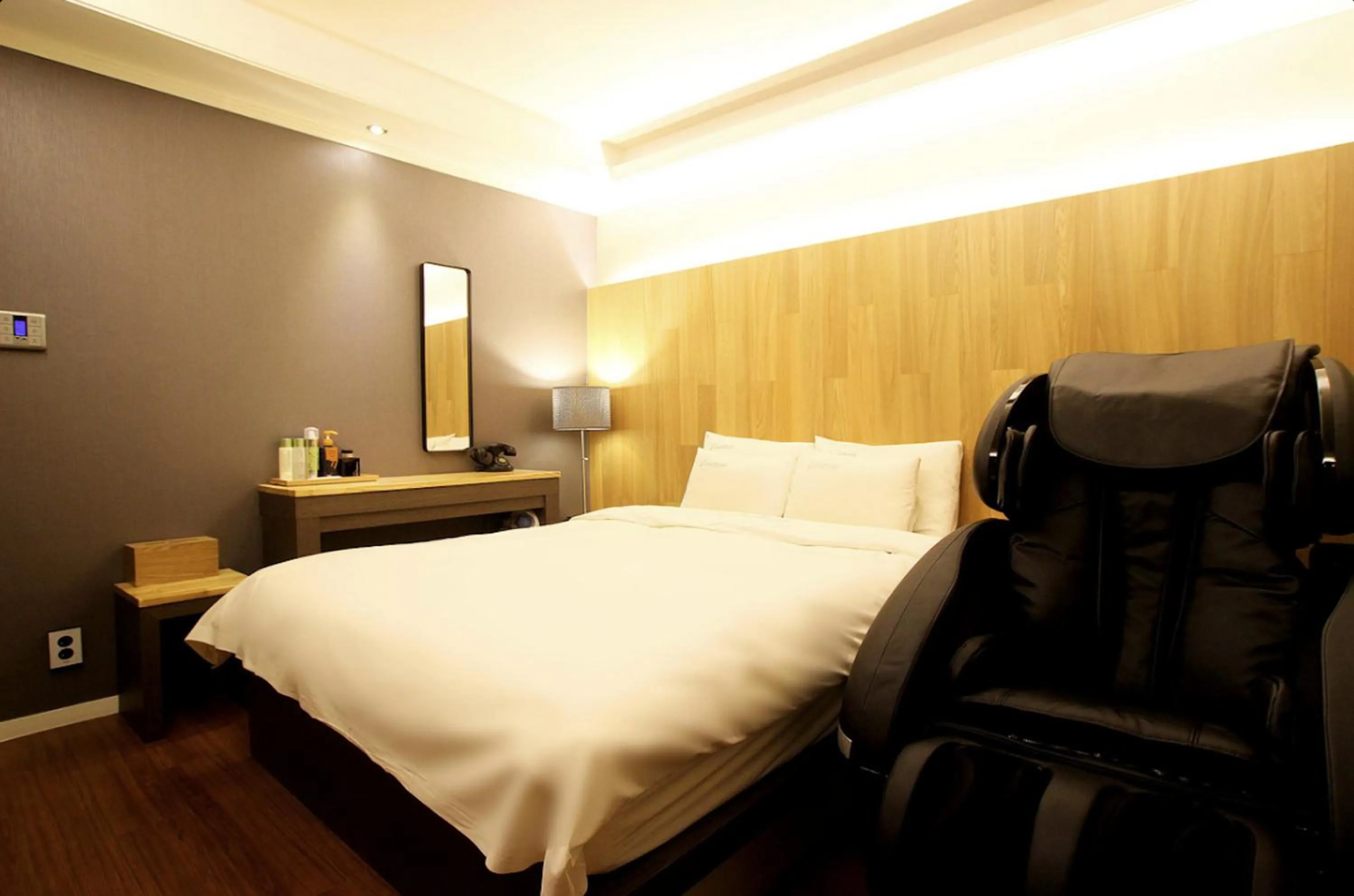 Bed in Jeonju Jawoori Hotel