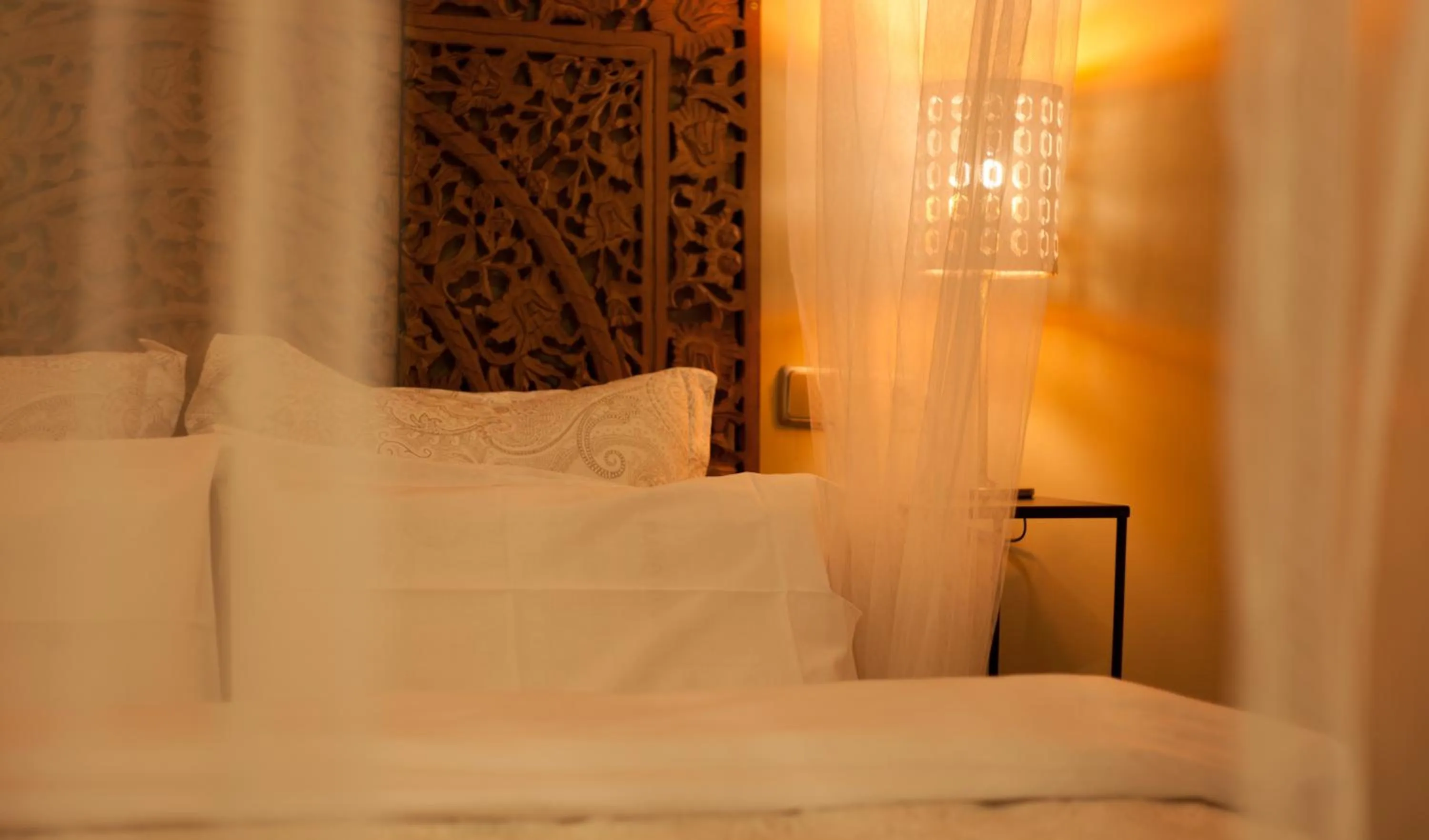 Decorative detail, Bed in AbraCadabra Suites