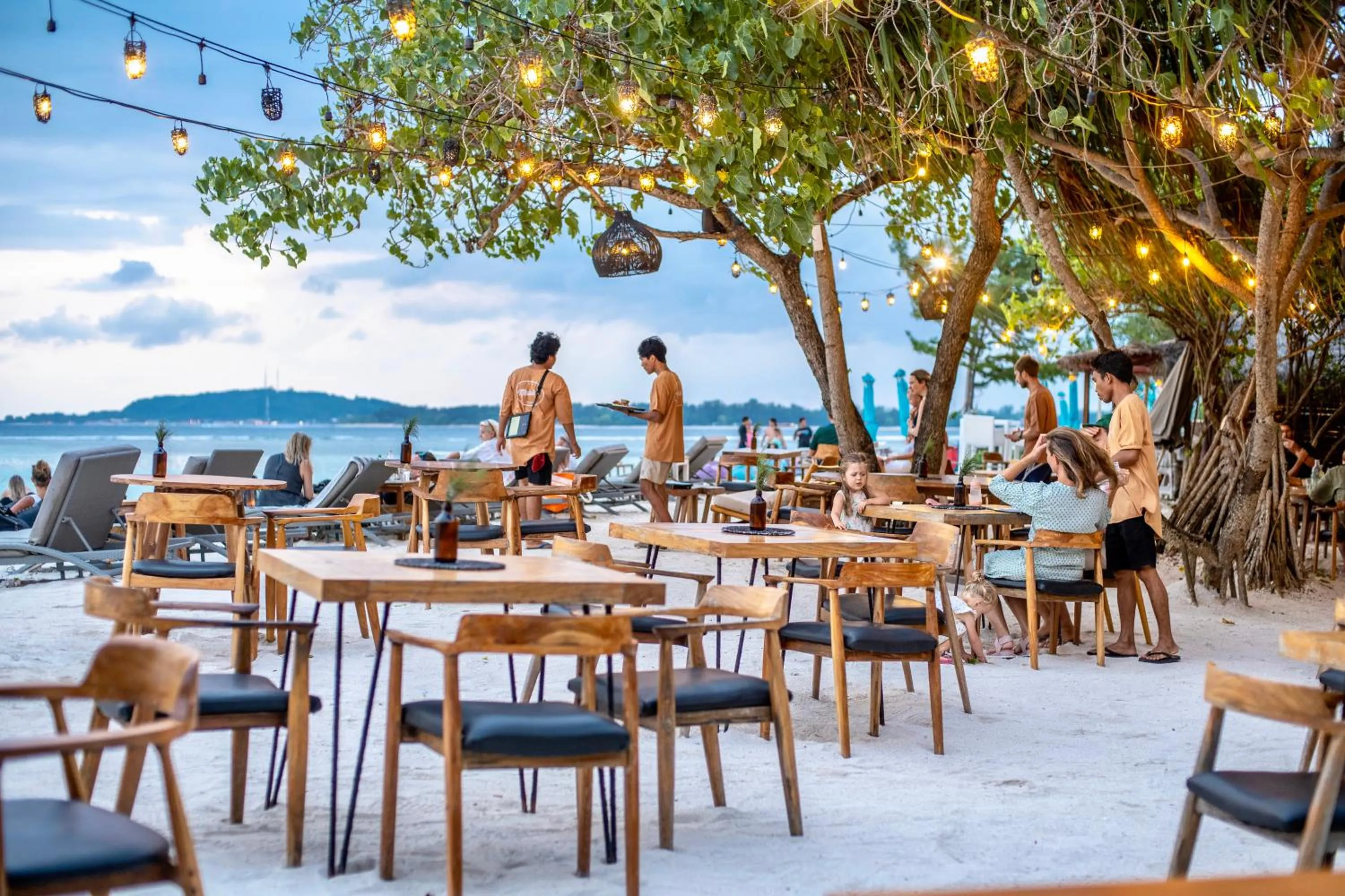 Restaurant/places to eat in Mowies On The Beach
