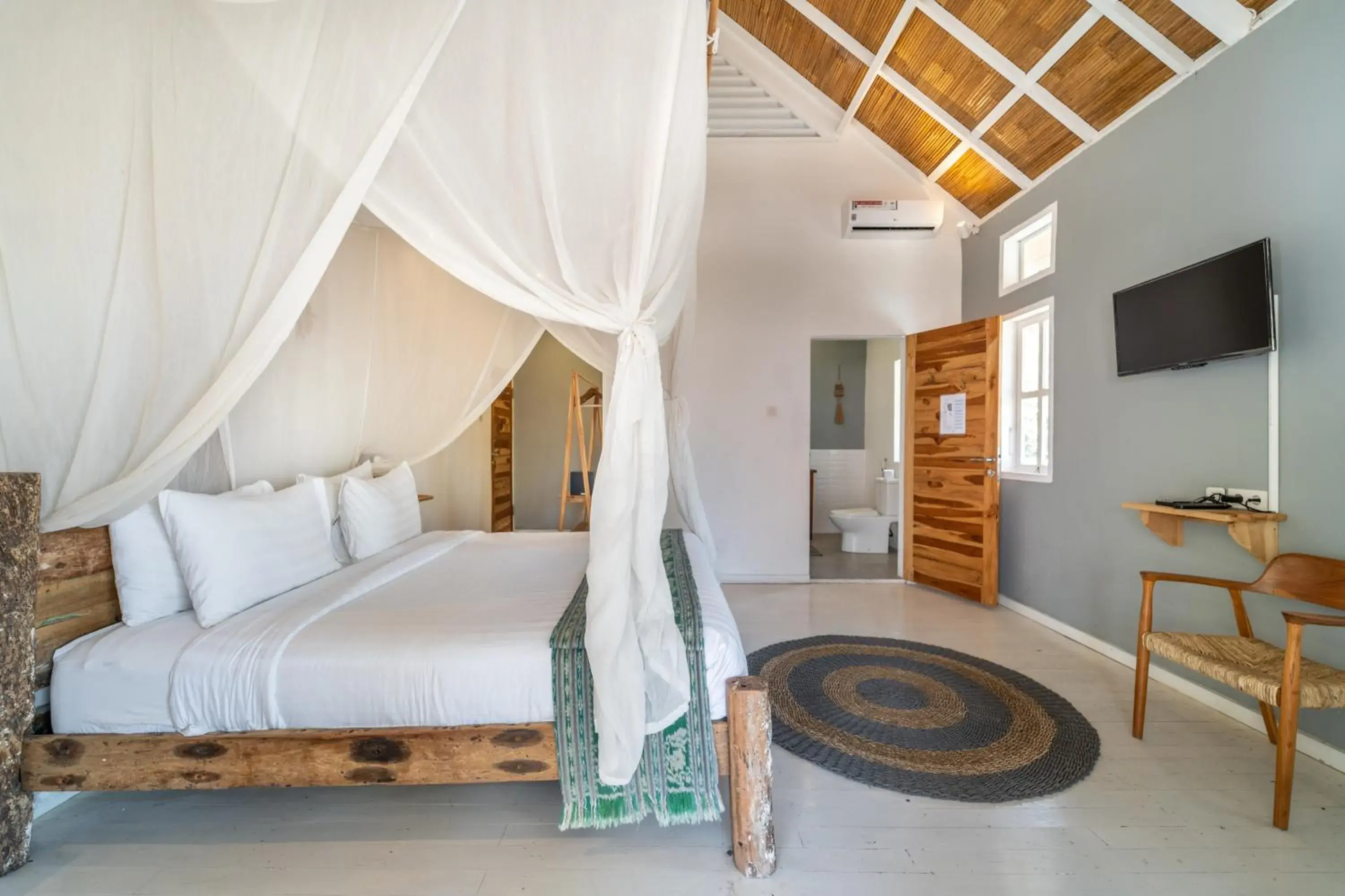 Upper Floor Deluxe Room with Private Balcony in Mowies On The Beach Upper Floor Deluxe Room with Private Balcony in Mowies On The Beach