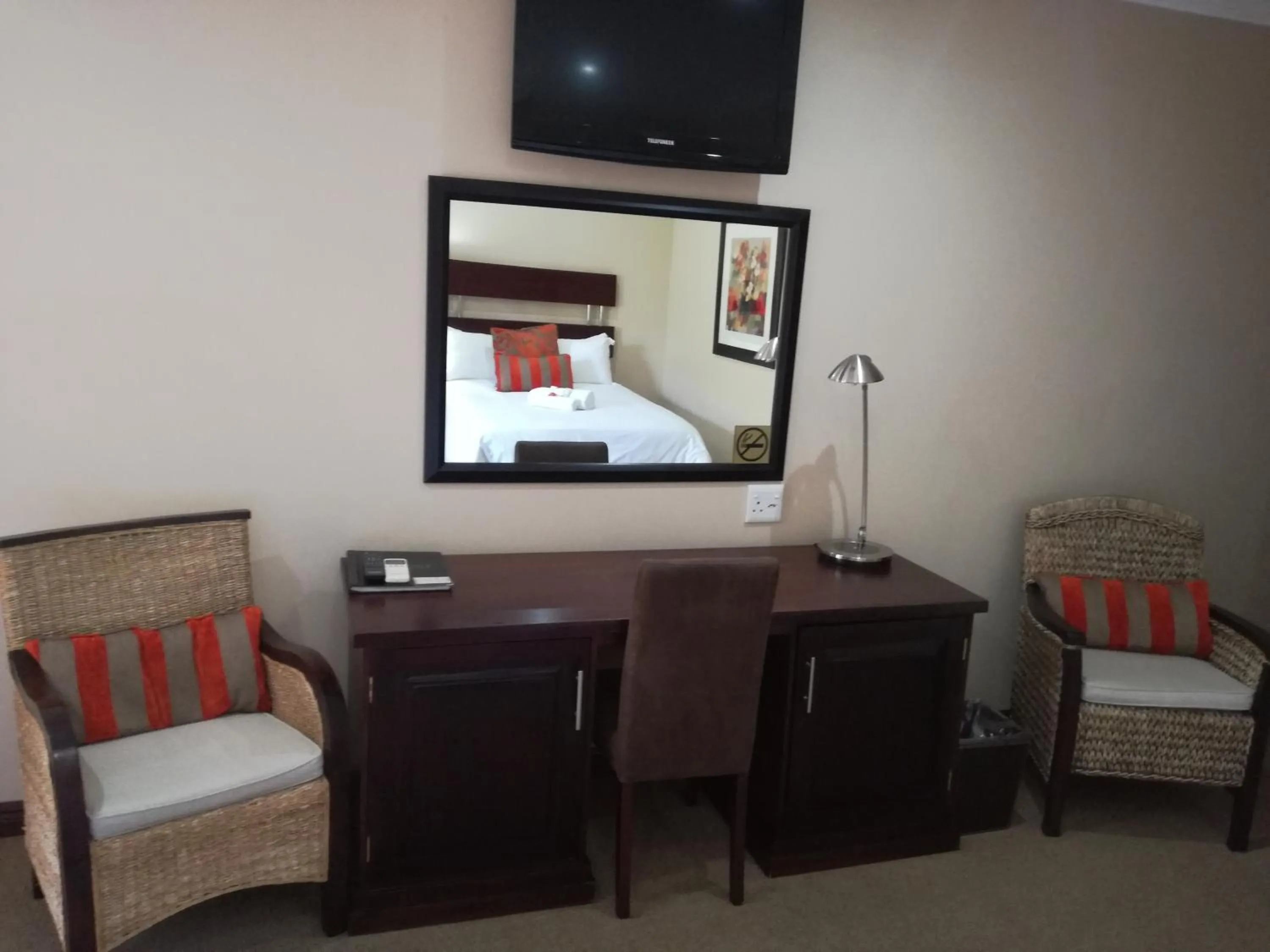 TV and multimedia, Bed in Belmont Guesthouse