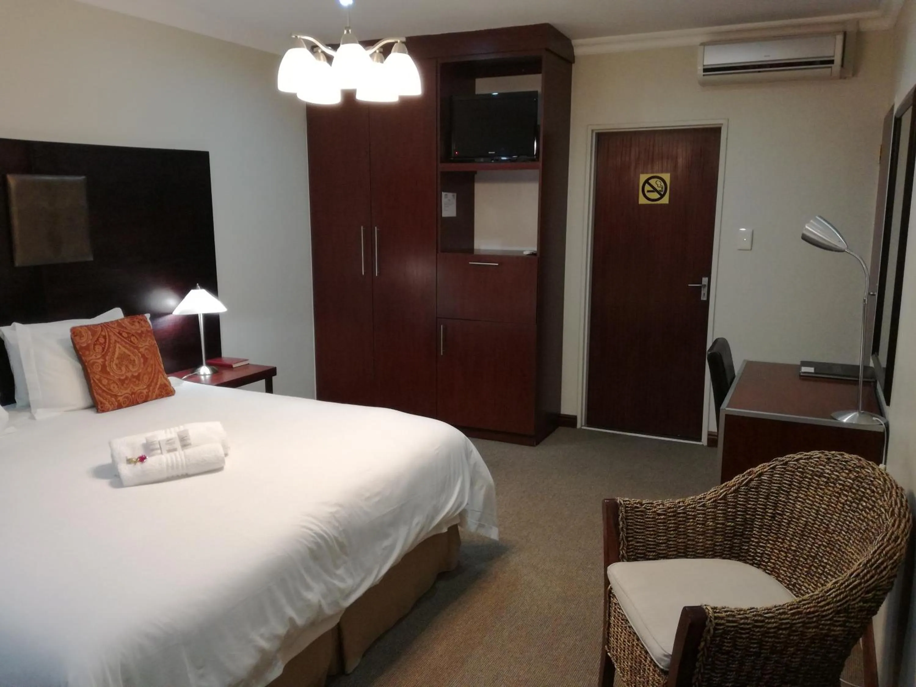 TV and multimedia, Bed in Belmont Guesthouse