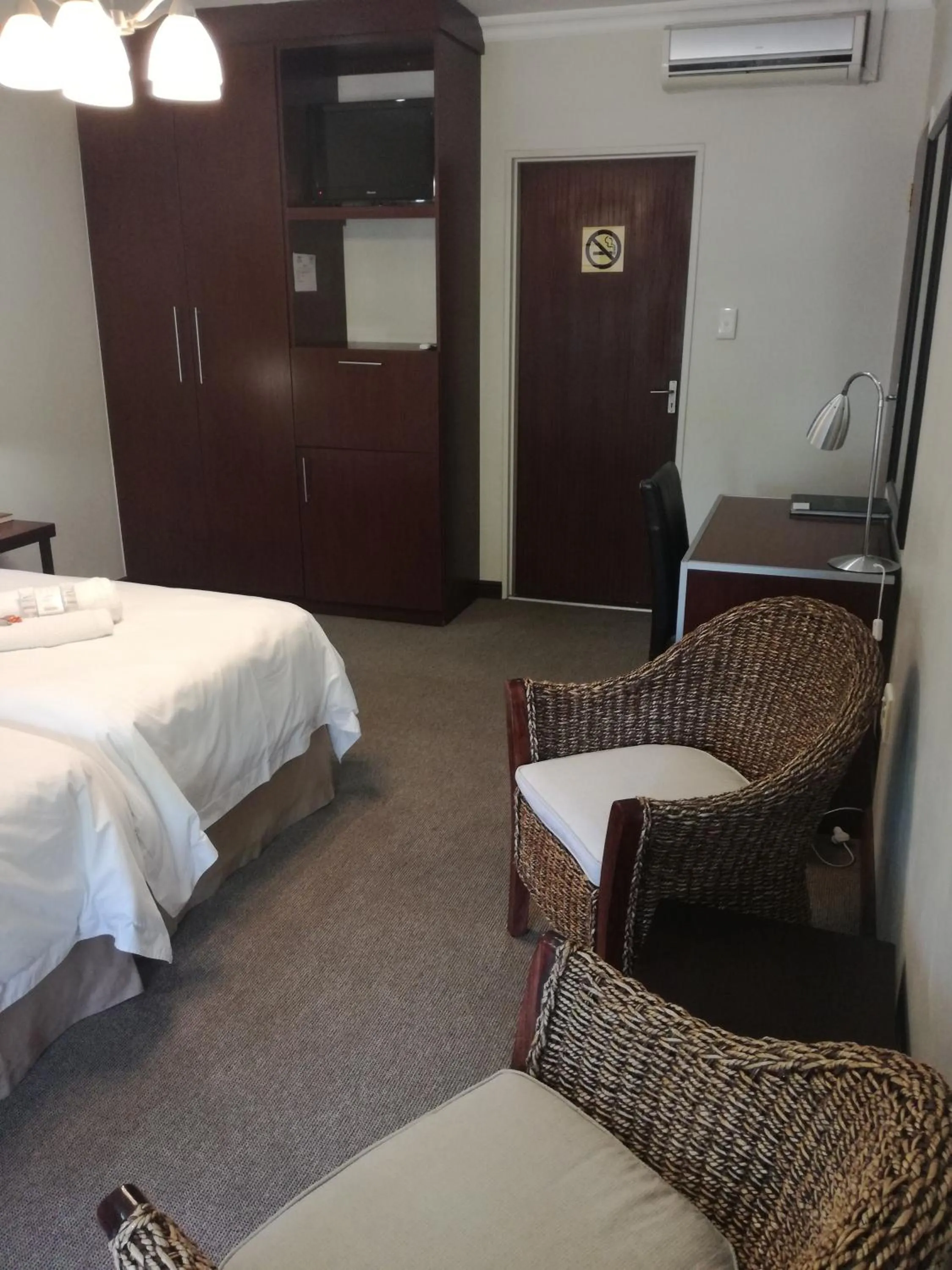 Photo of the whole room, Bed in Belmont Guesthouse