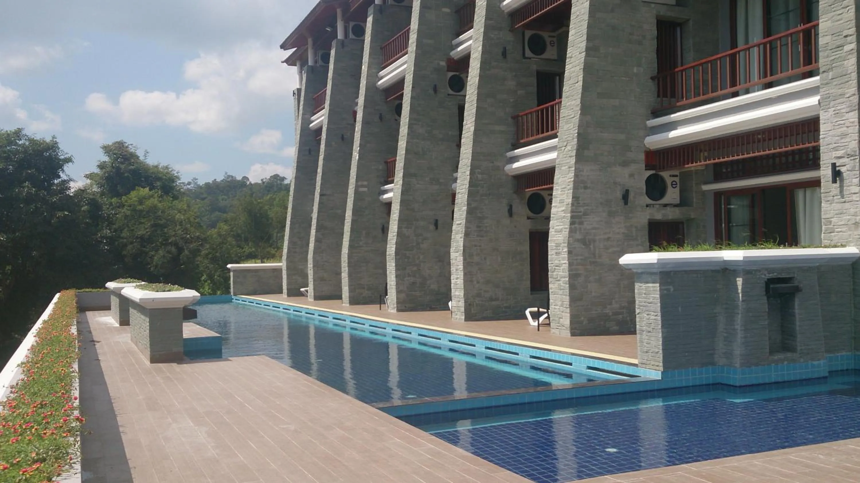 Swimming pool in Phurua Sanctuary Resort and Spa