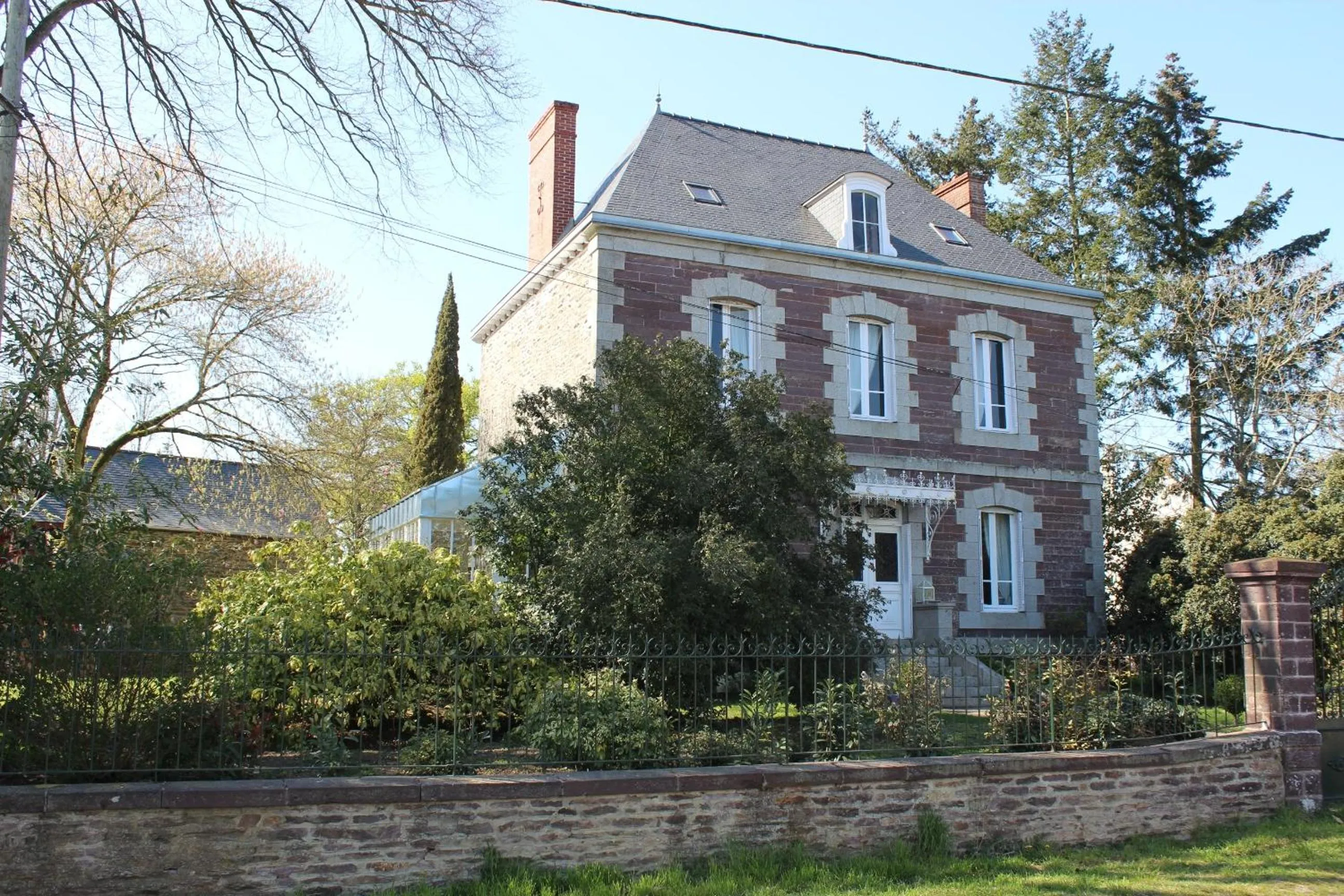 Facade/entrance in La Sévinais