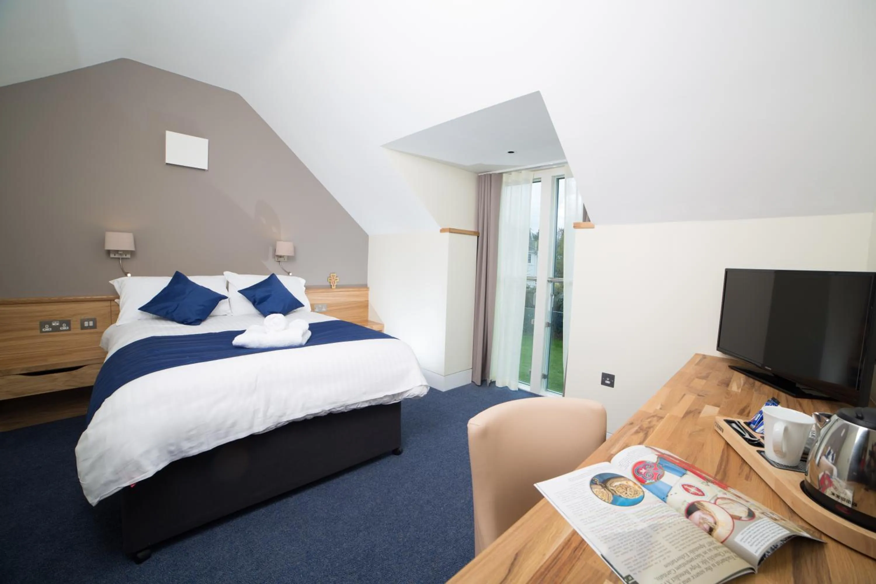 Photo of the whole room, Bed in Northgate House