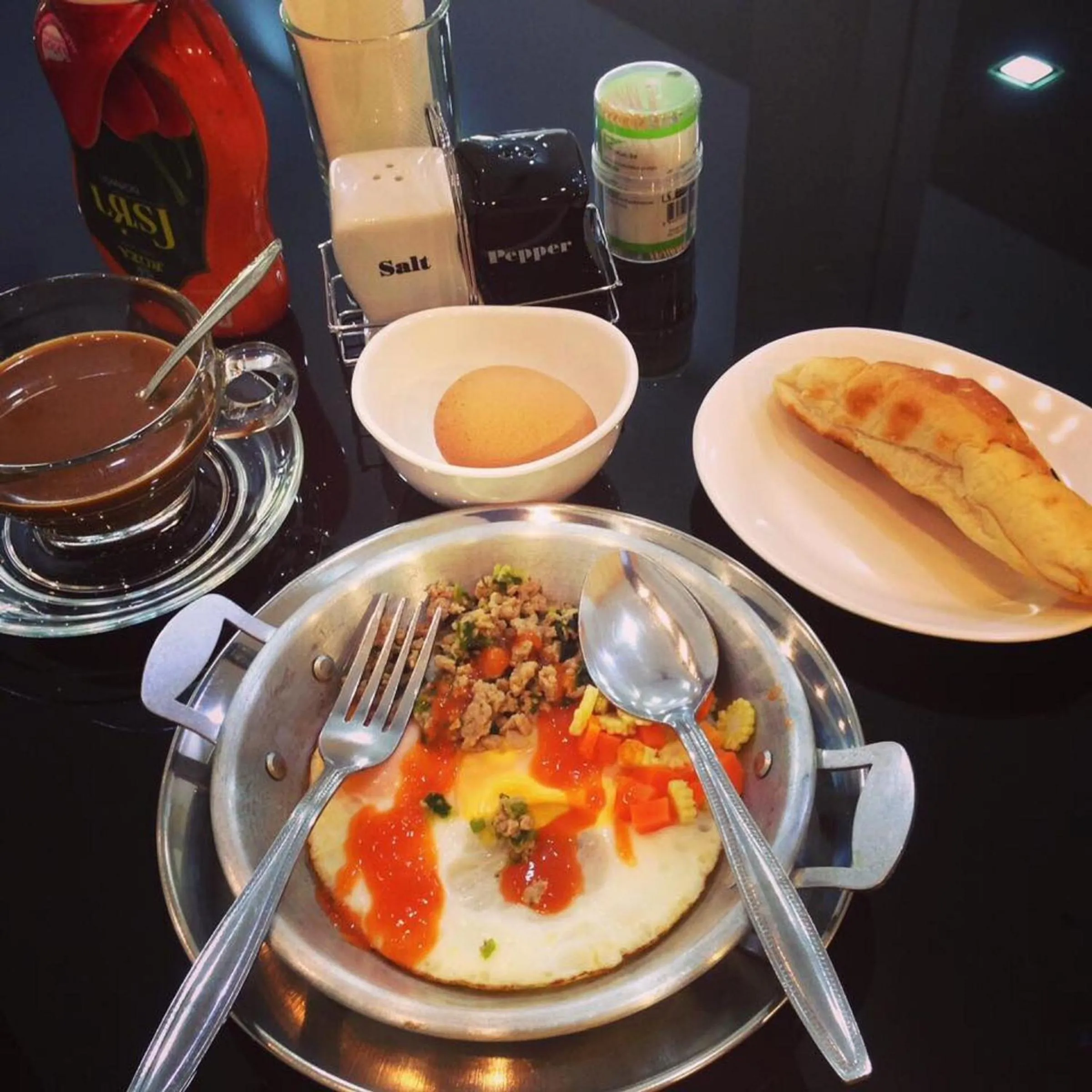 Restaurant/places to eat in At Sakon Hotel