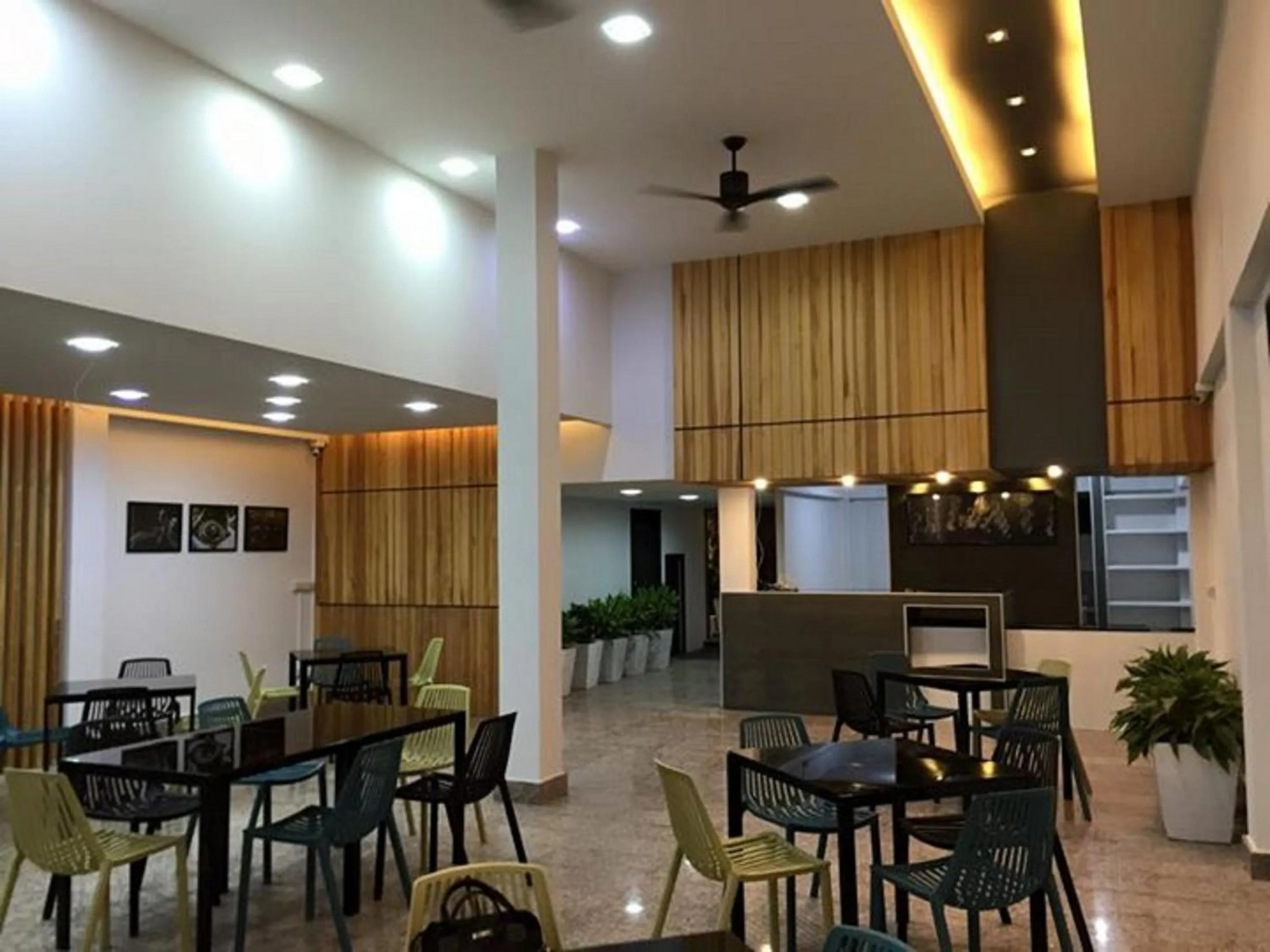 Restaurant/places to eat in At Sakon Hotel