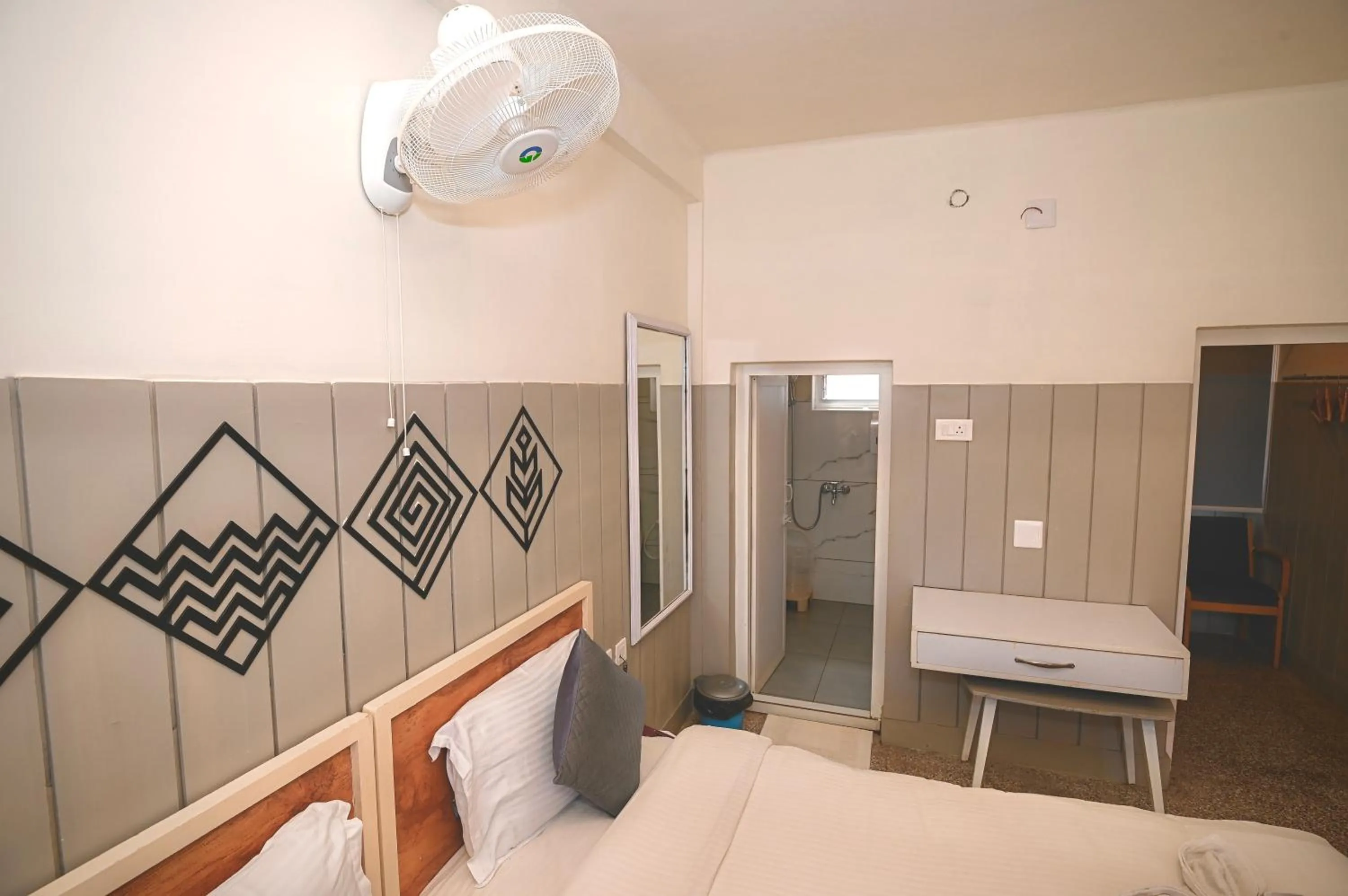 View (from property/room), Bed in Hotel Vivek