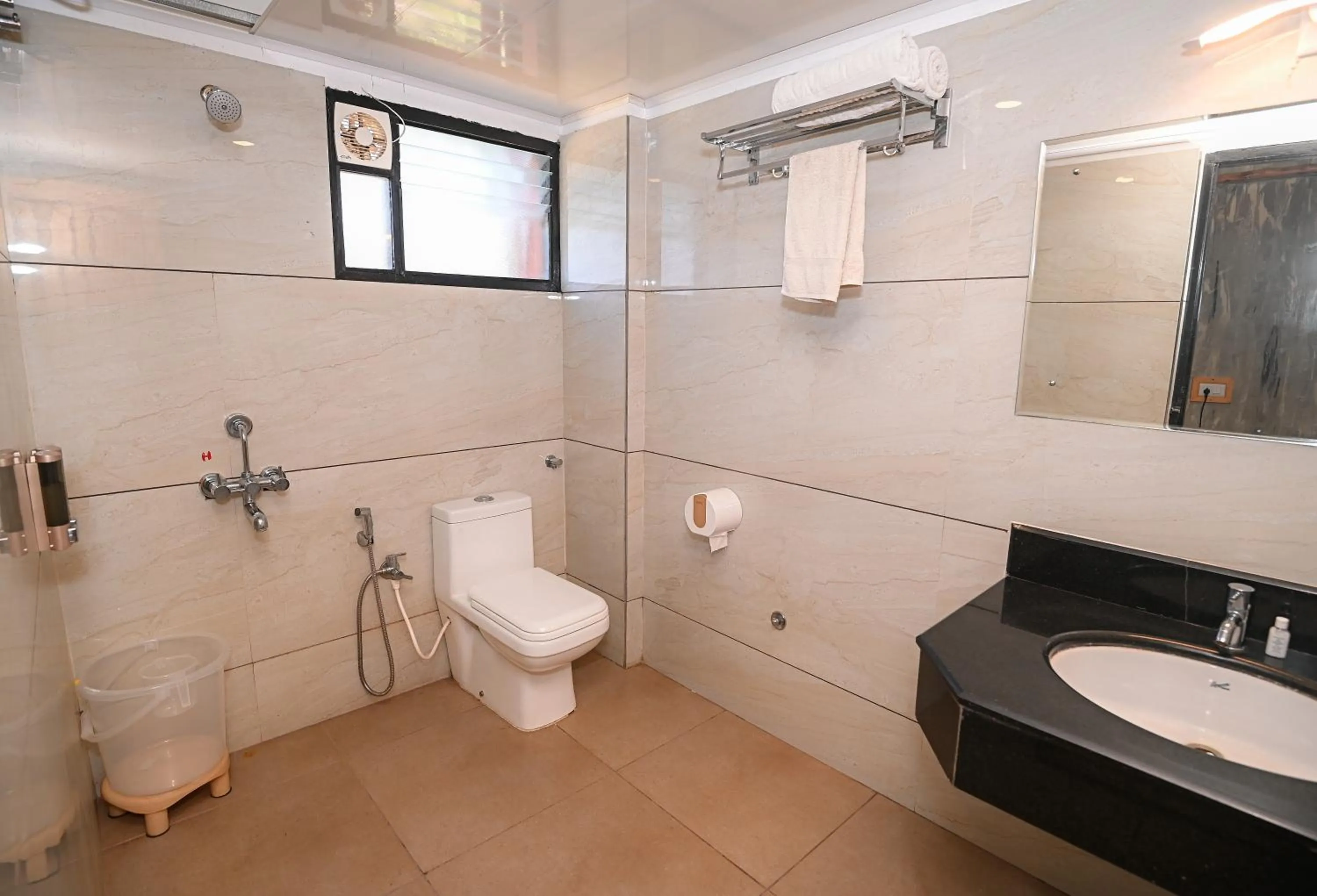 Toilet in Hotel Vivek