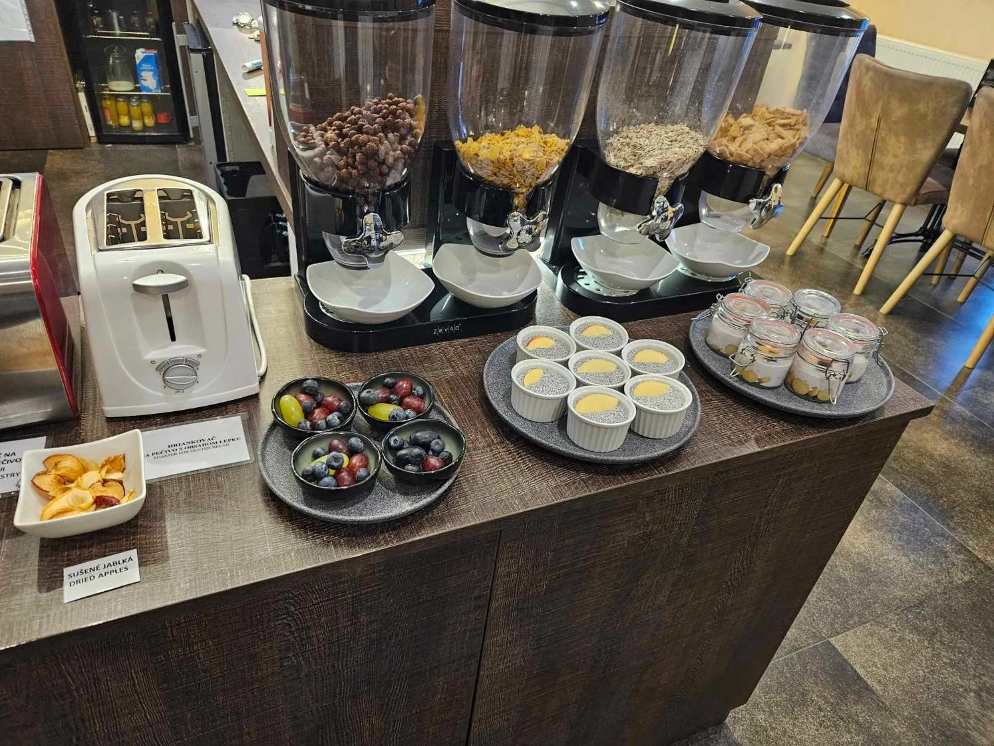 Coffee/tea facilities in Grand Hotel Senica, Garni