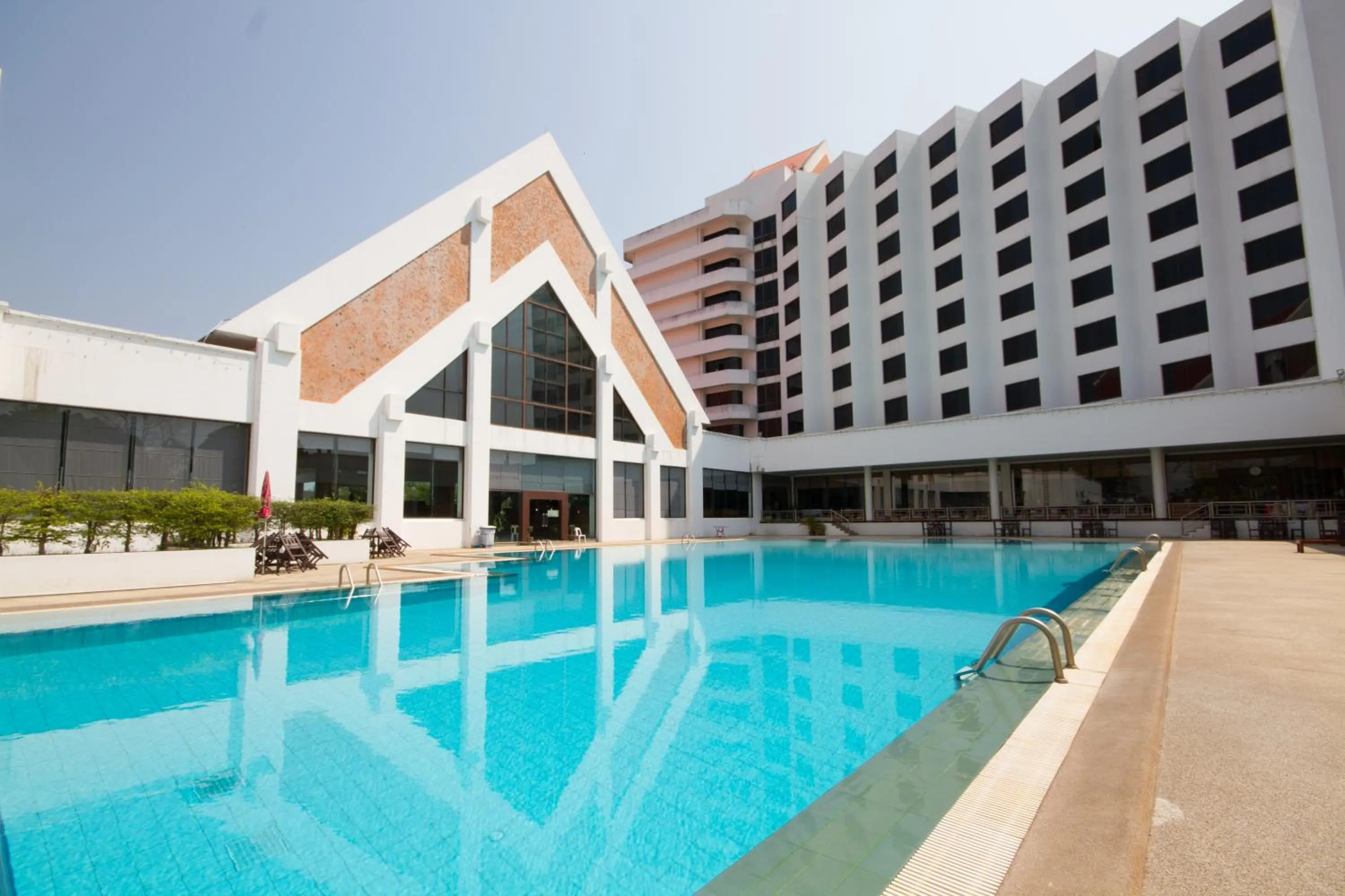 Swimming pool in Rimpao Hotel